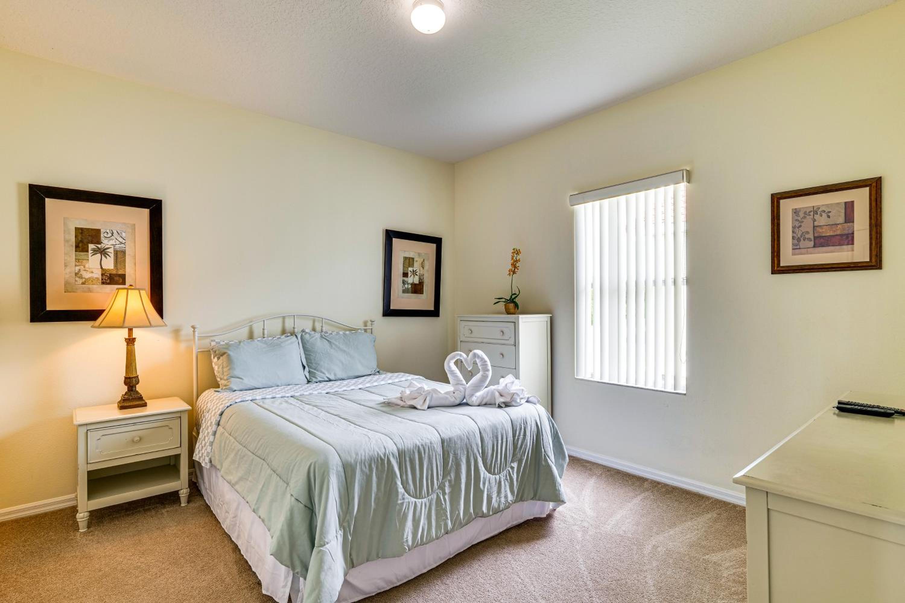 8 Mi to Disney! Paradise Found Villa with Games