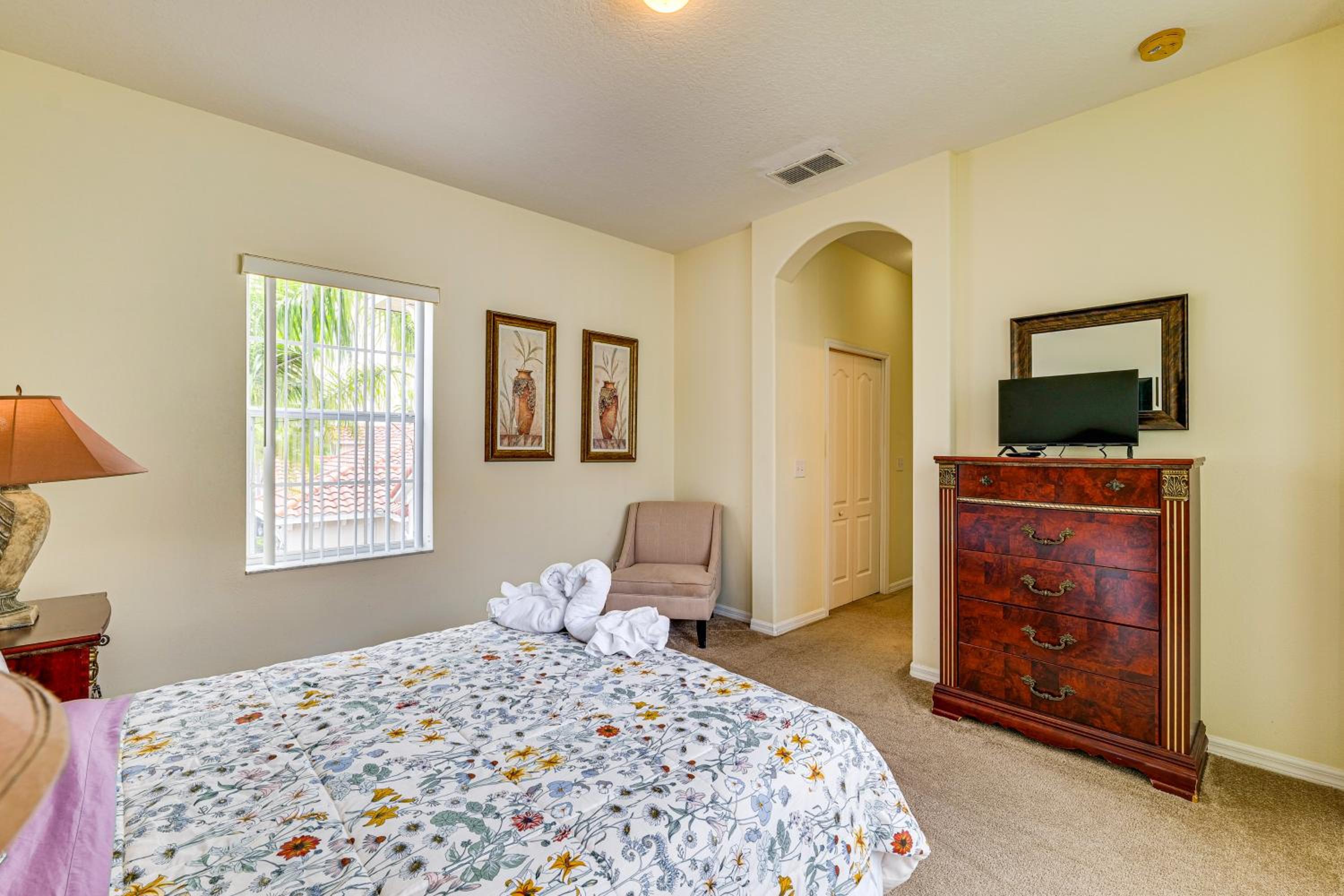 8 Mi to Disney! Paradise Found Villa with Games