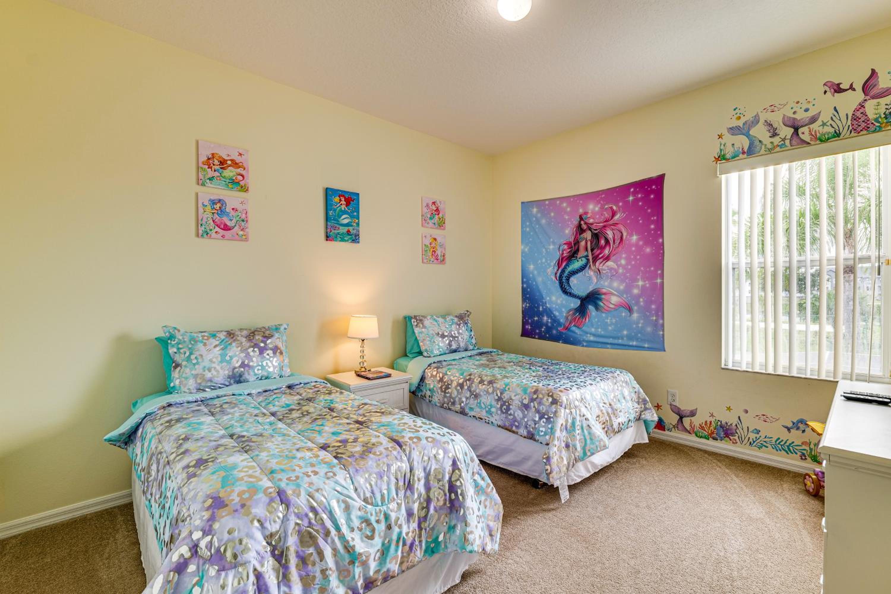 8 Mi to Disney! Paradise Found Villa with Games