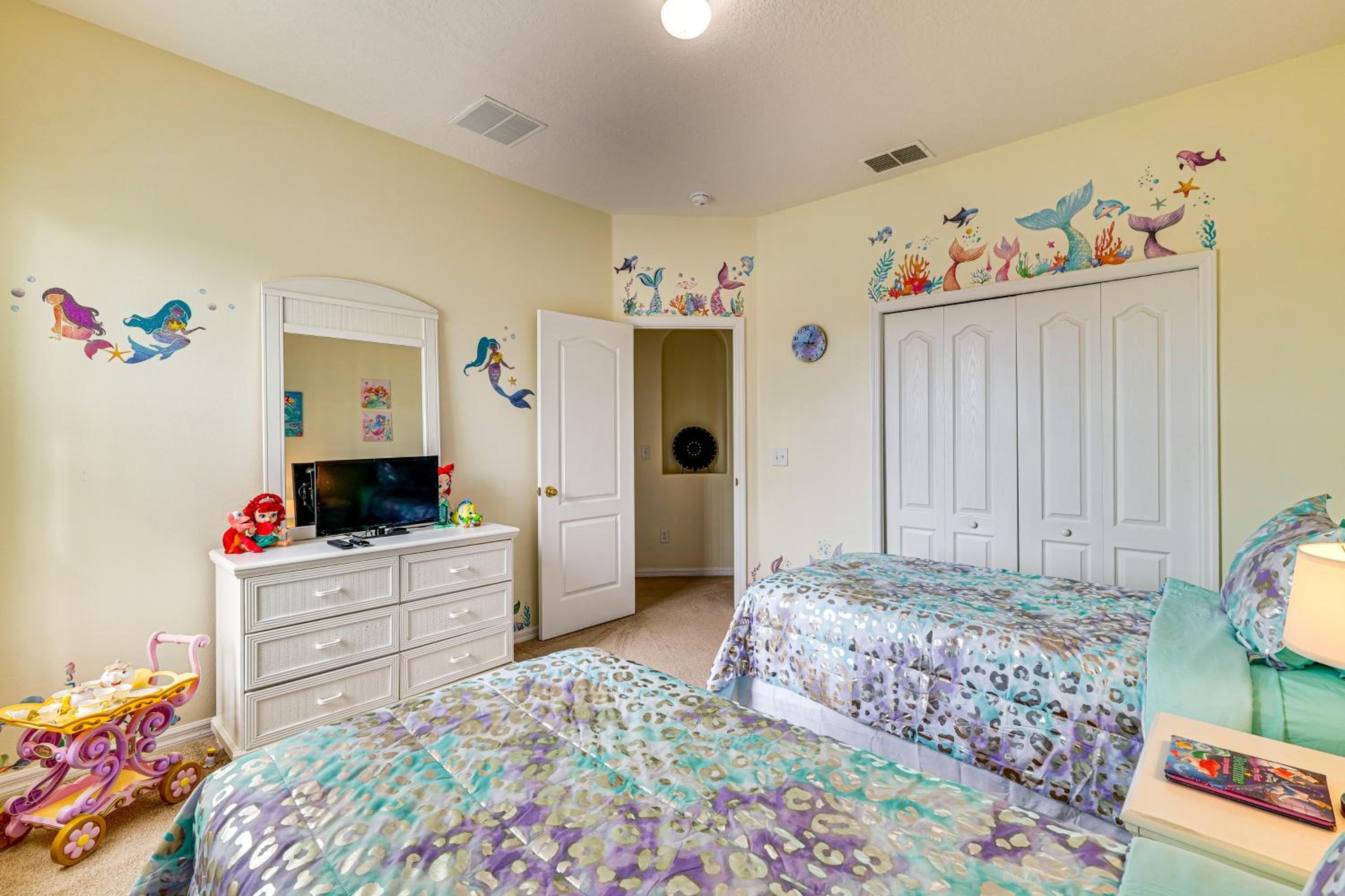 8 Mi to Disney! Paradise Found Villa with Games