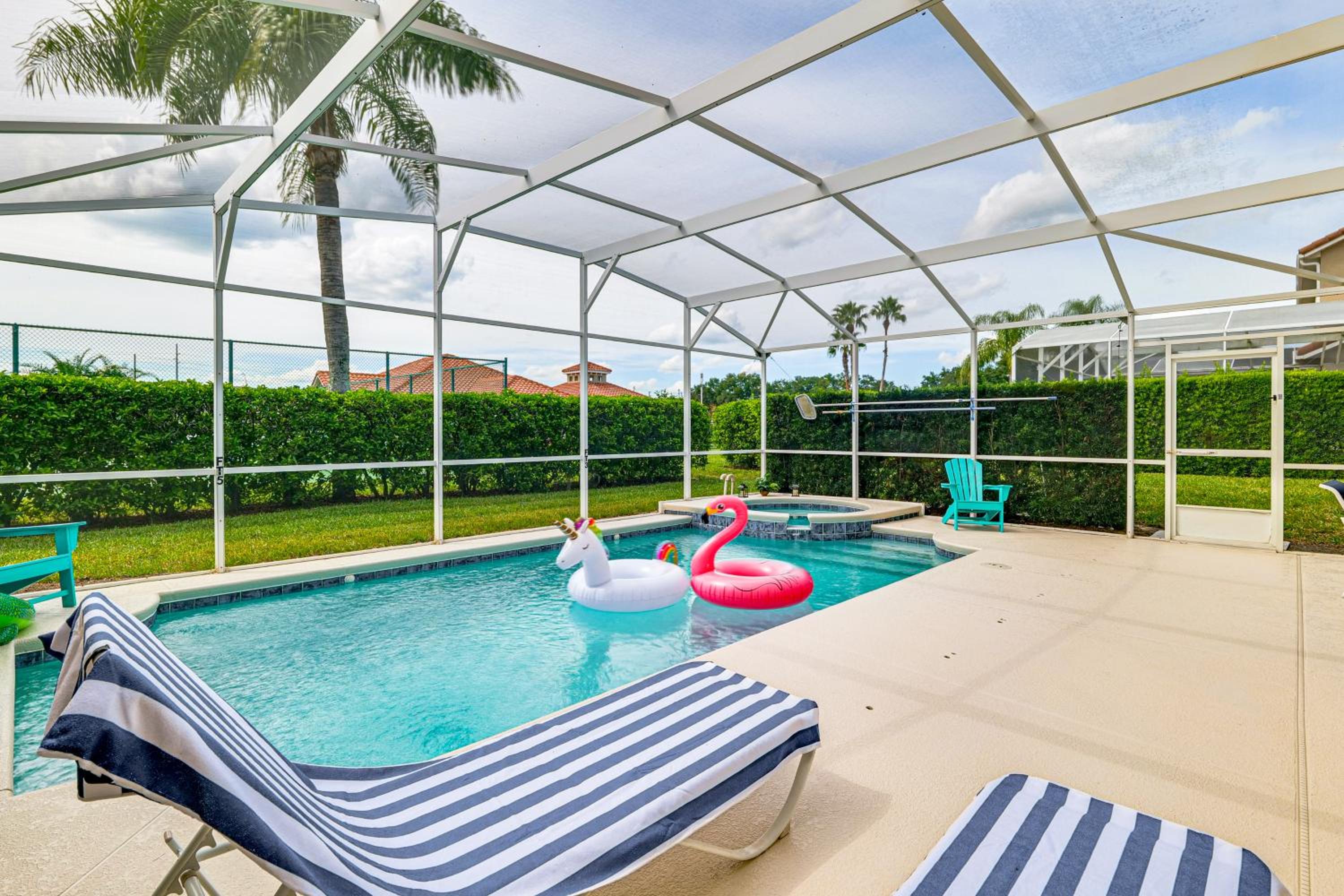 8 Mi to Disney! Paradise Found Villa with Games