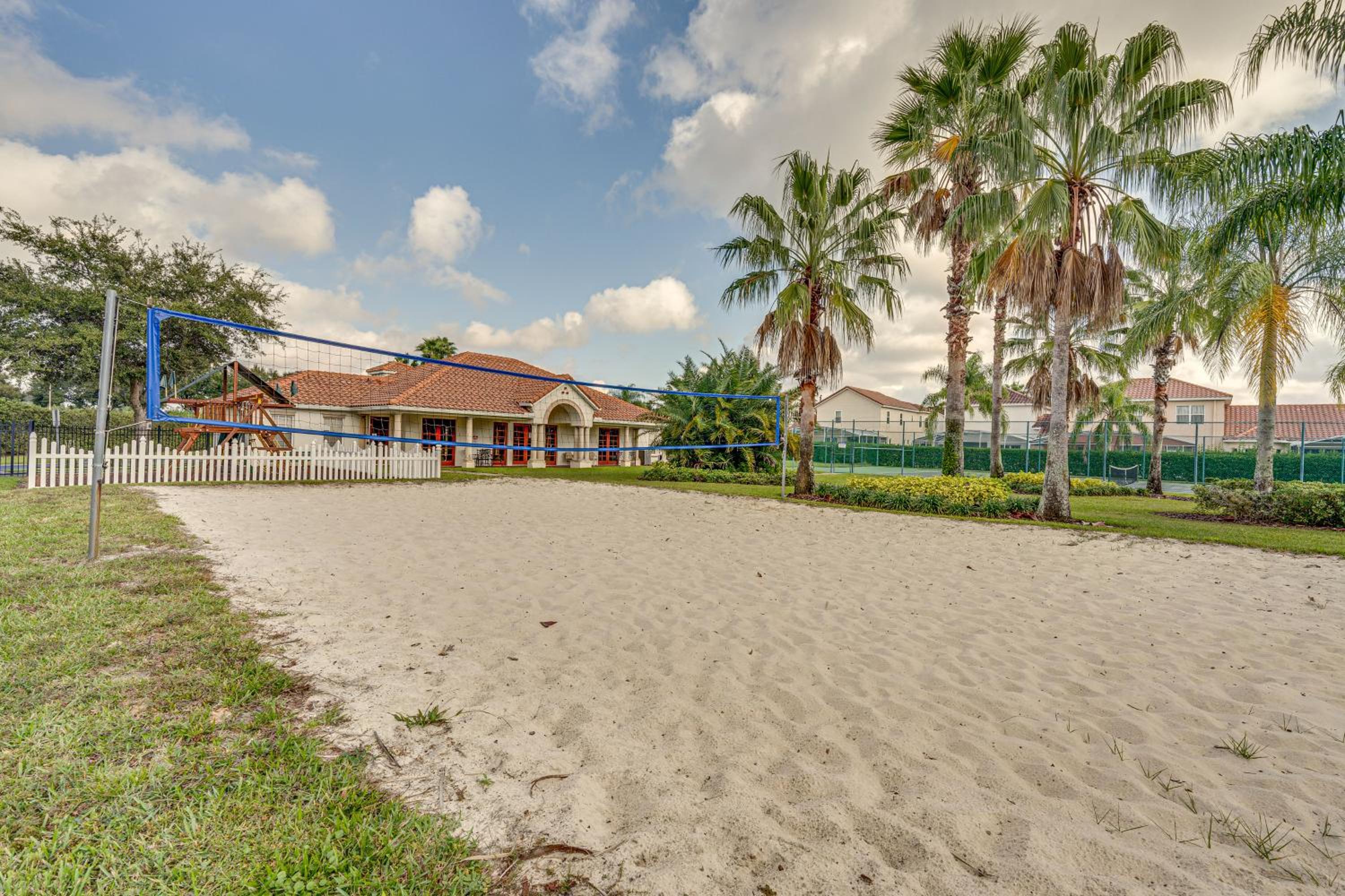 8 Mi to Disney! Paradise Found Villa with Games