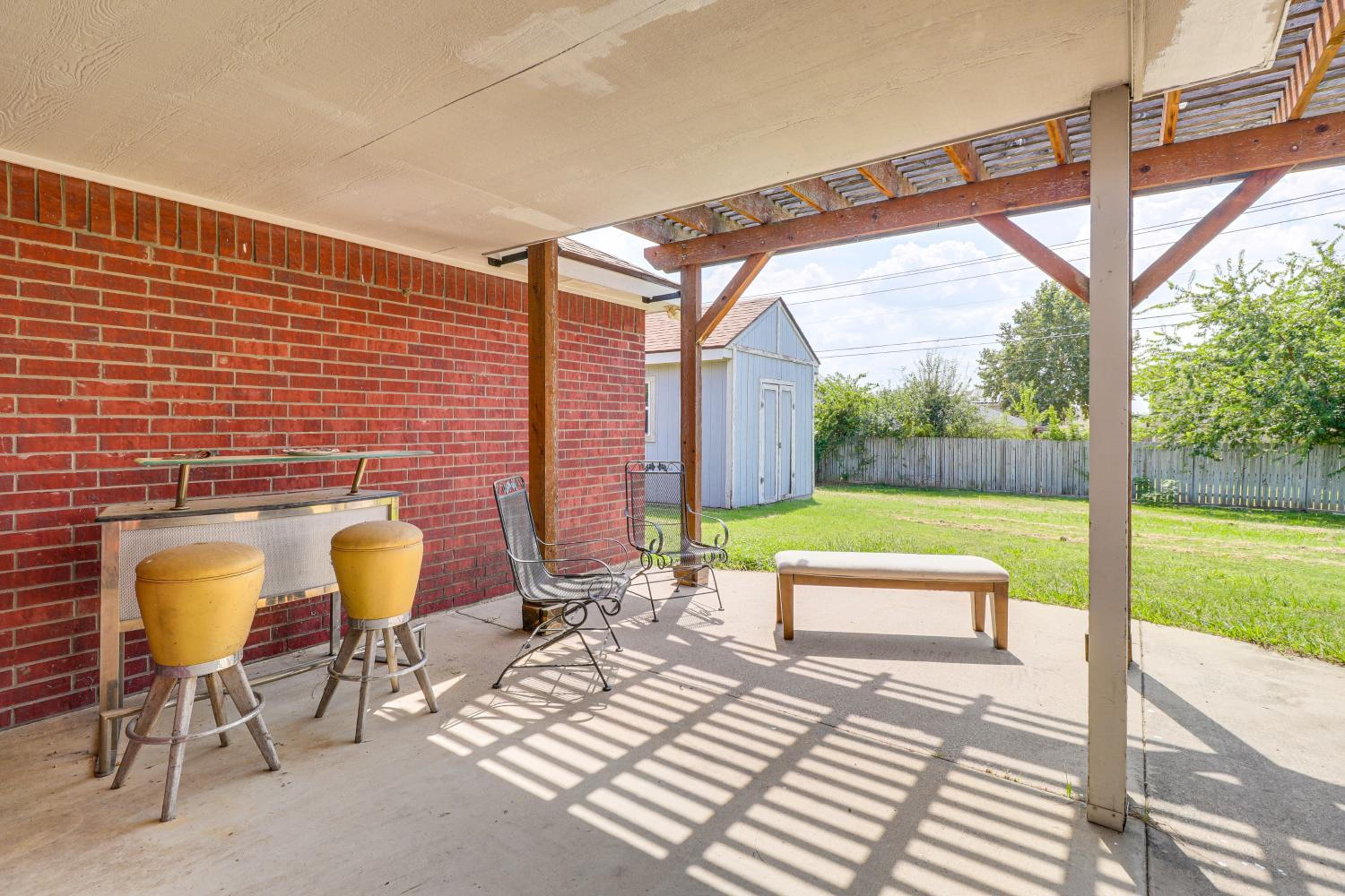 Fenced-In Yard Family Home 4 Mi to Dtwn Killeen!