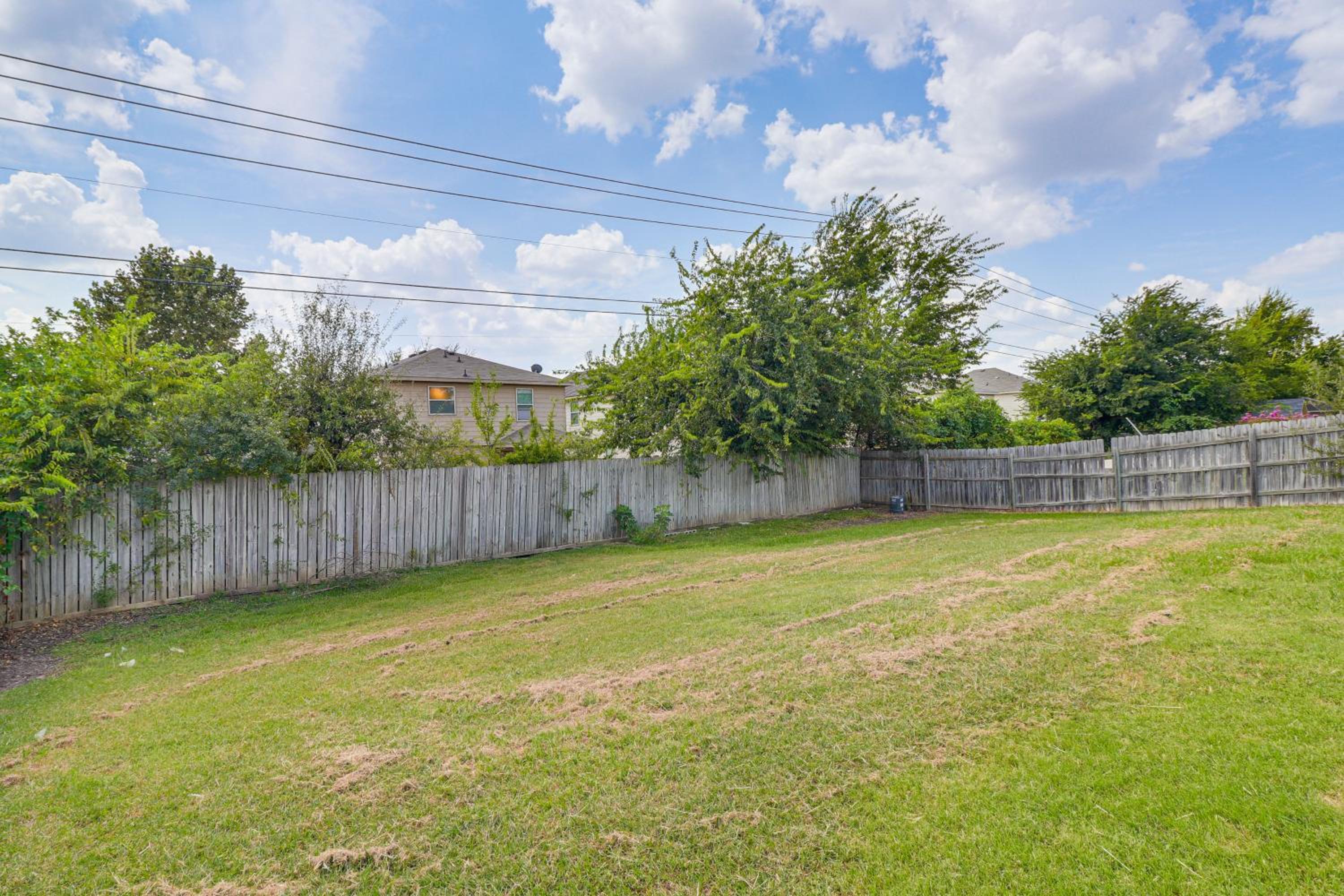 Fenced-In Yard Family Home 4 Mi to Dtwn Killeen!