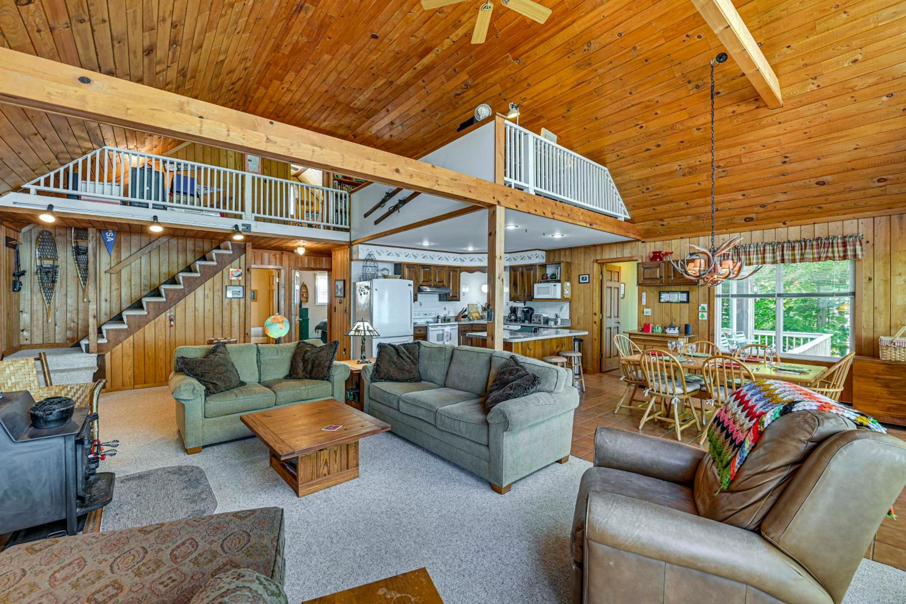 6 Mi to Ski Slopes Oak View Lakefront Home!