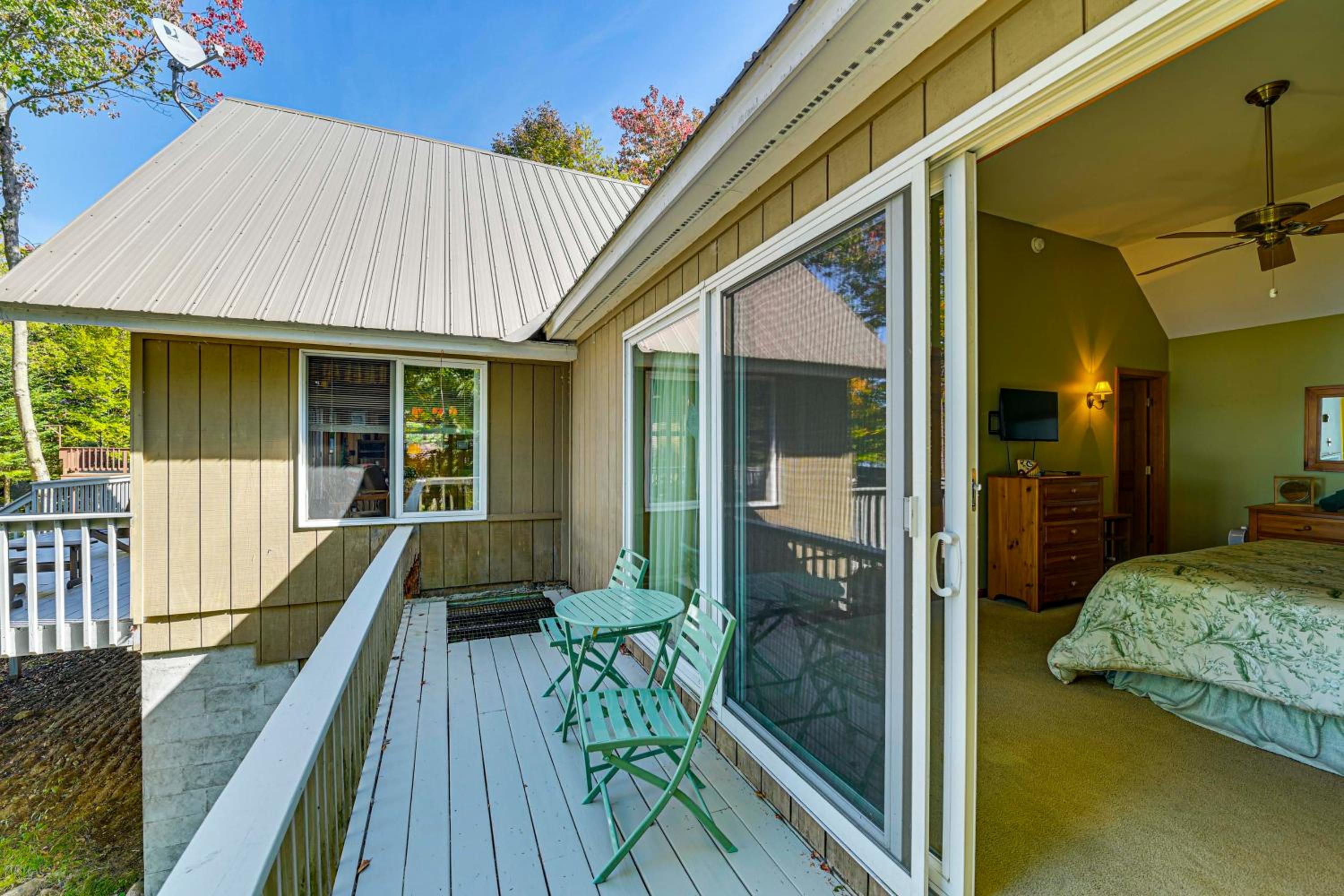 6 Mi to Ski Slopes Oak View Lakefront Home!