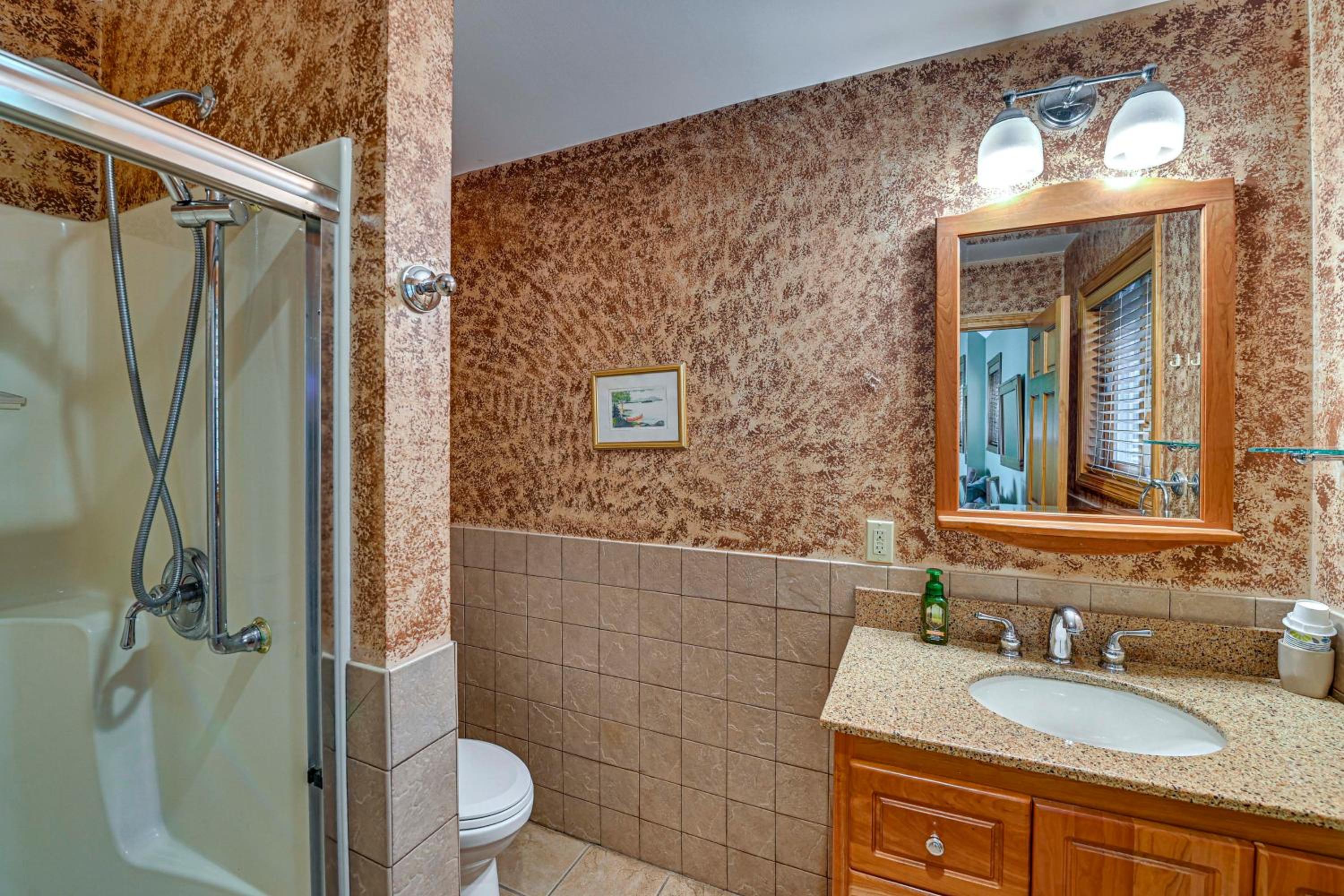 6 Mi to Ski Slopes Oak View Lakefront Home!