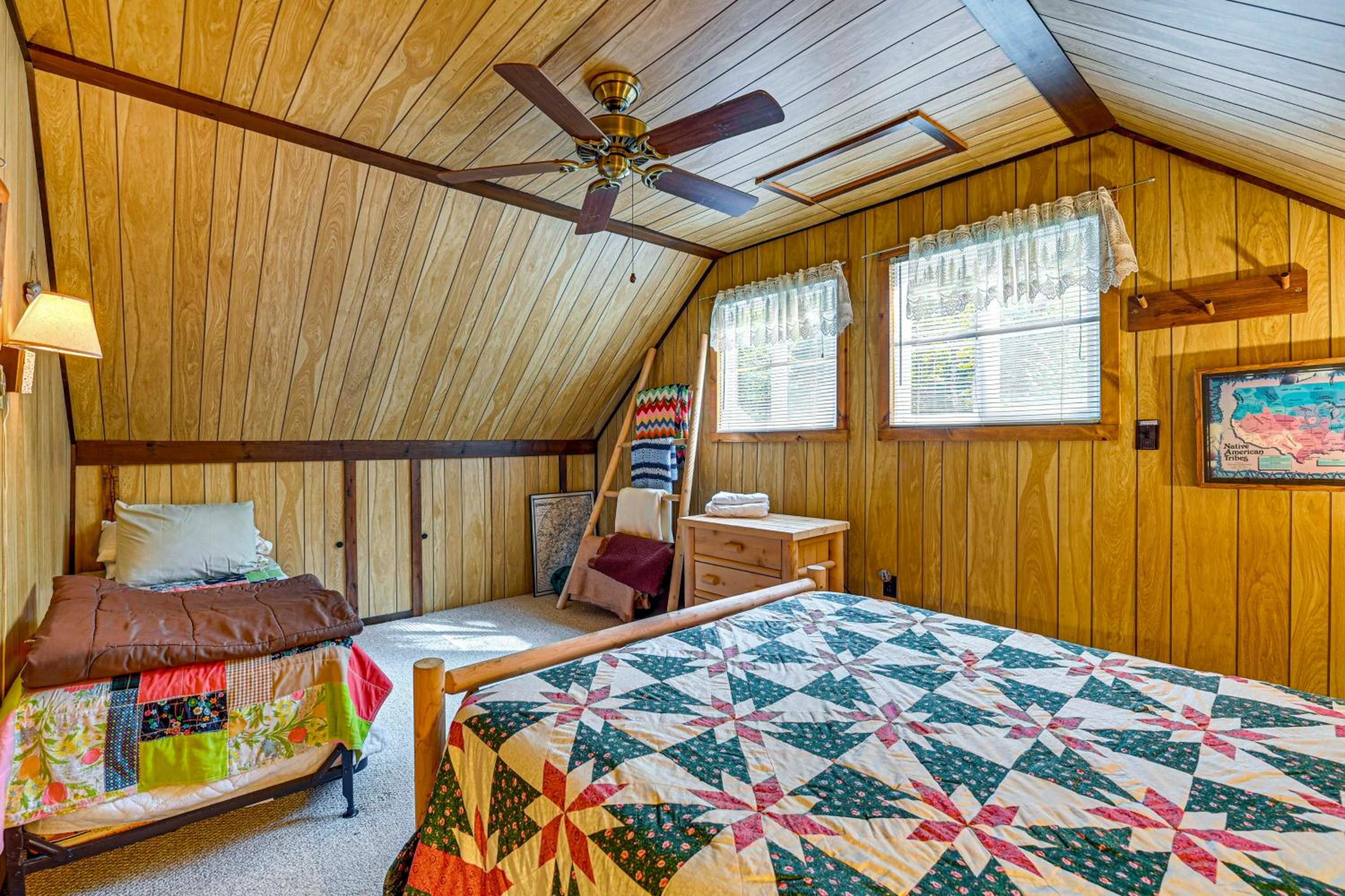 6 Mi to Ski Slopes Oak View Lakefront Home!