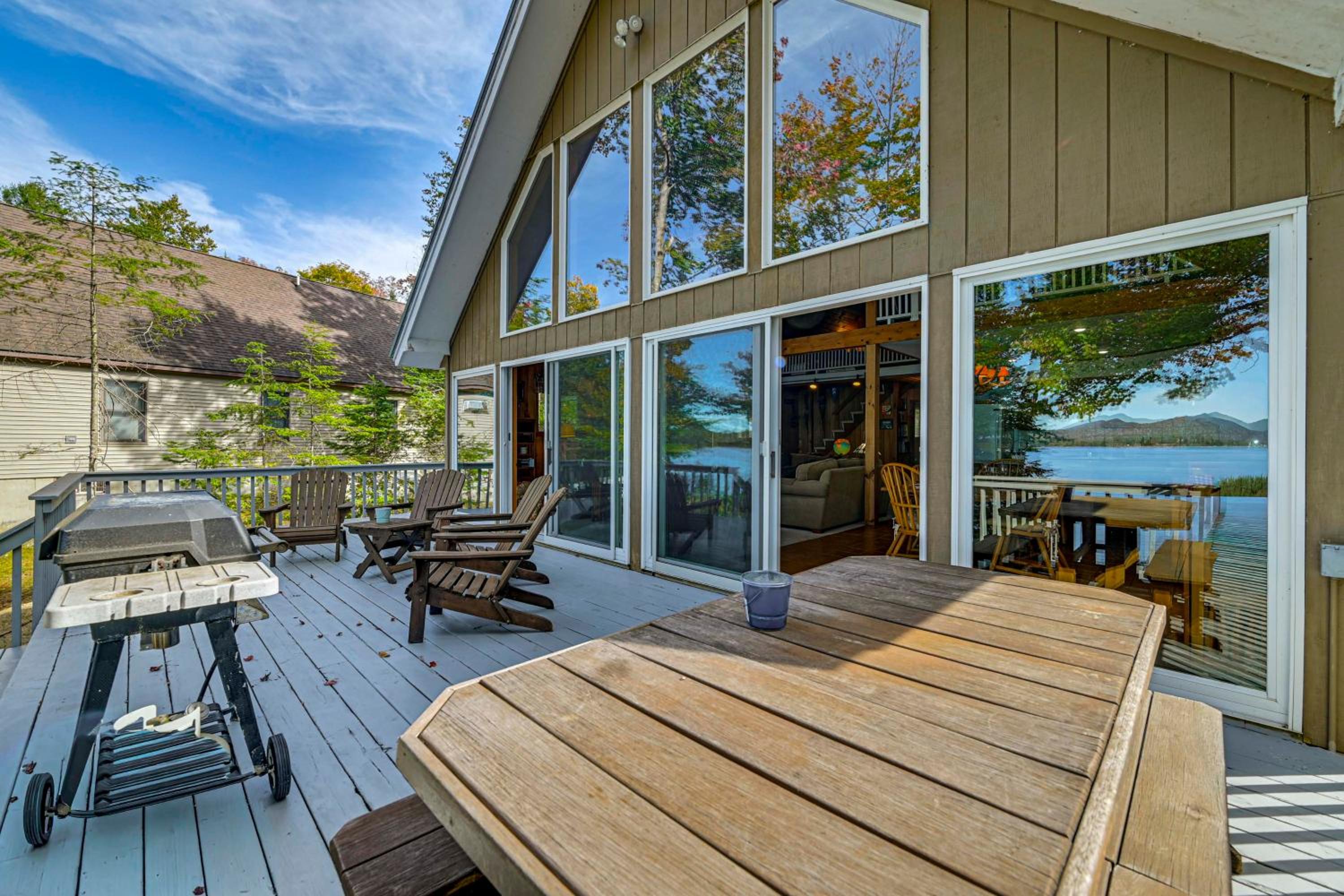 6 Mi to Ski Slopes Oak View Lakefront Home!