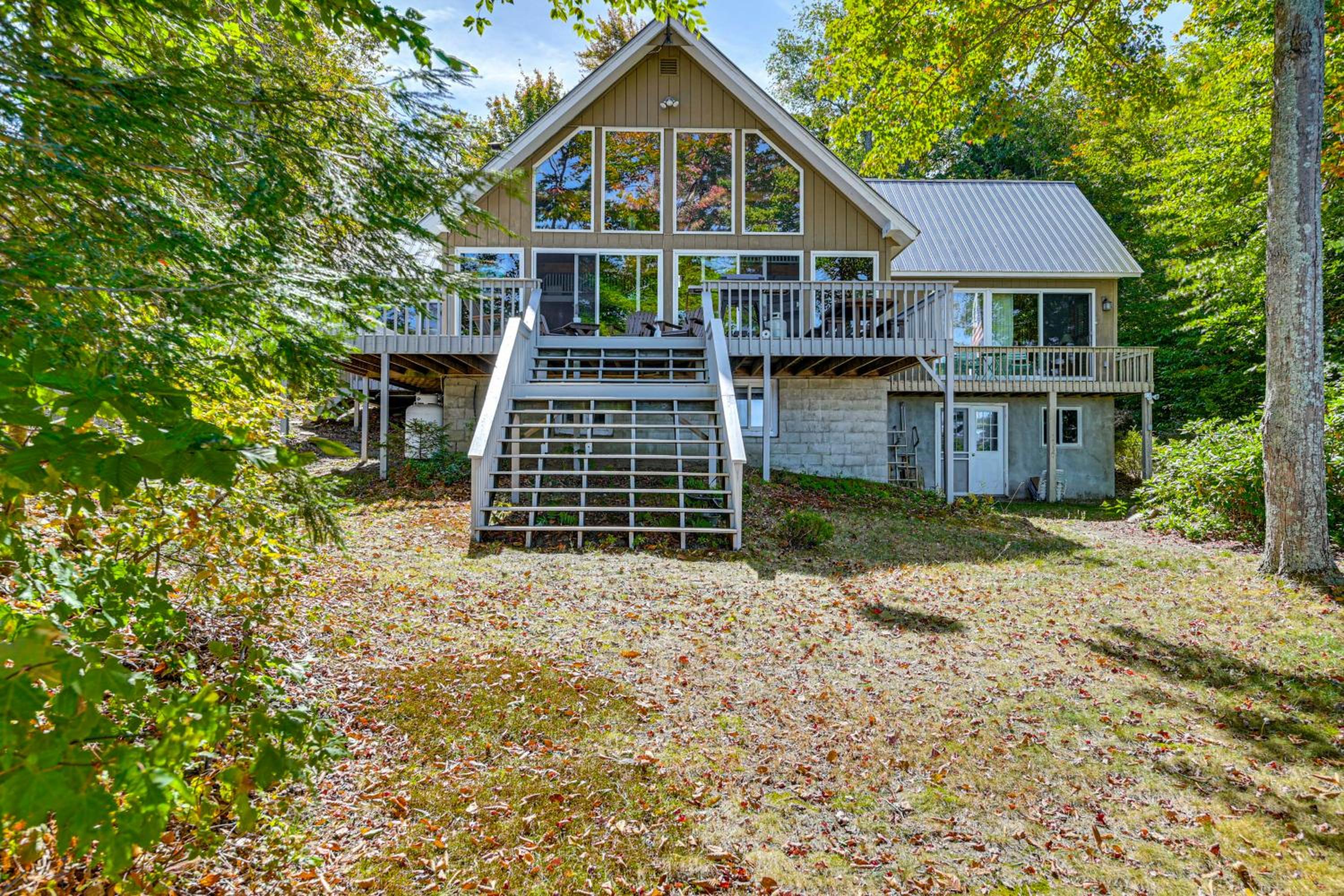 6 Mi to Ski Slopes Oak View Lakefront Home!