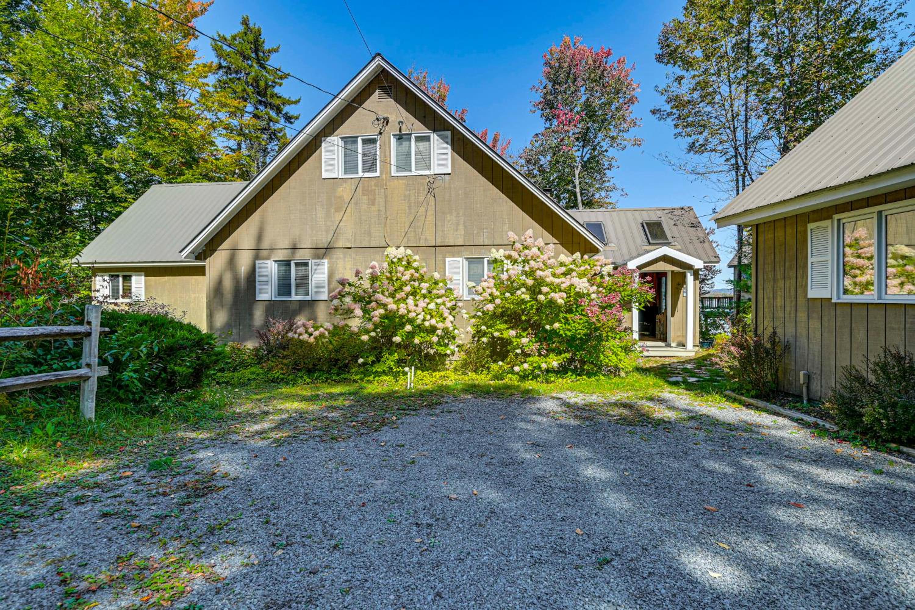 6 Mi to Ski Slopes Oak View Lakefront Home!