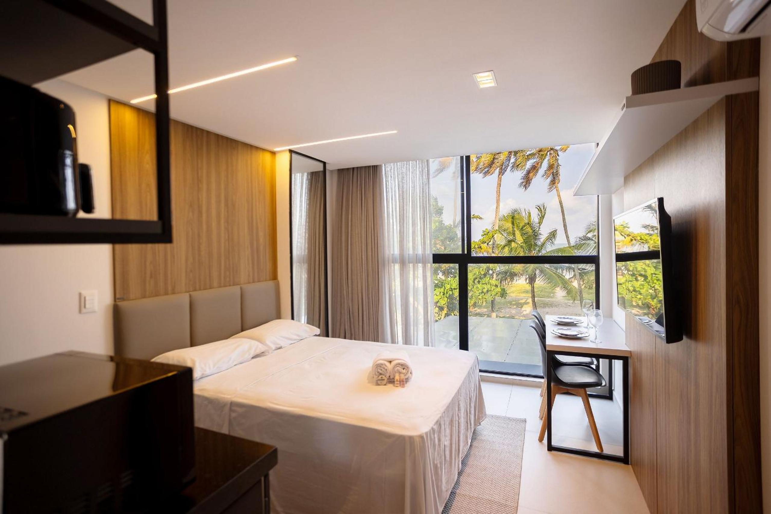 Breeze #205 - Flat Vista Mar by Carpediem