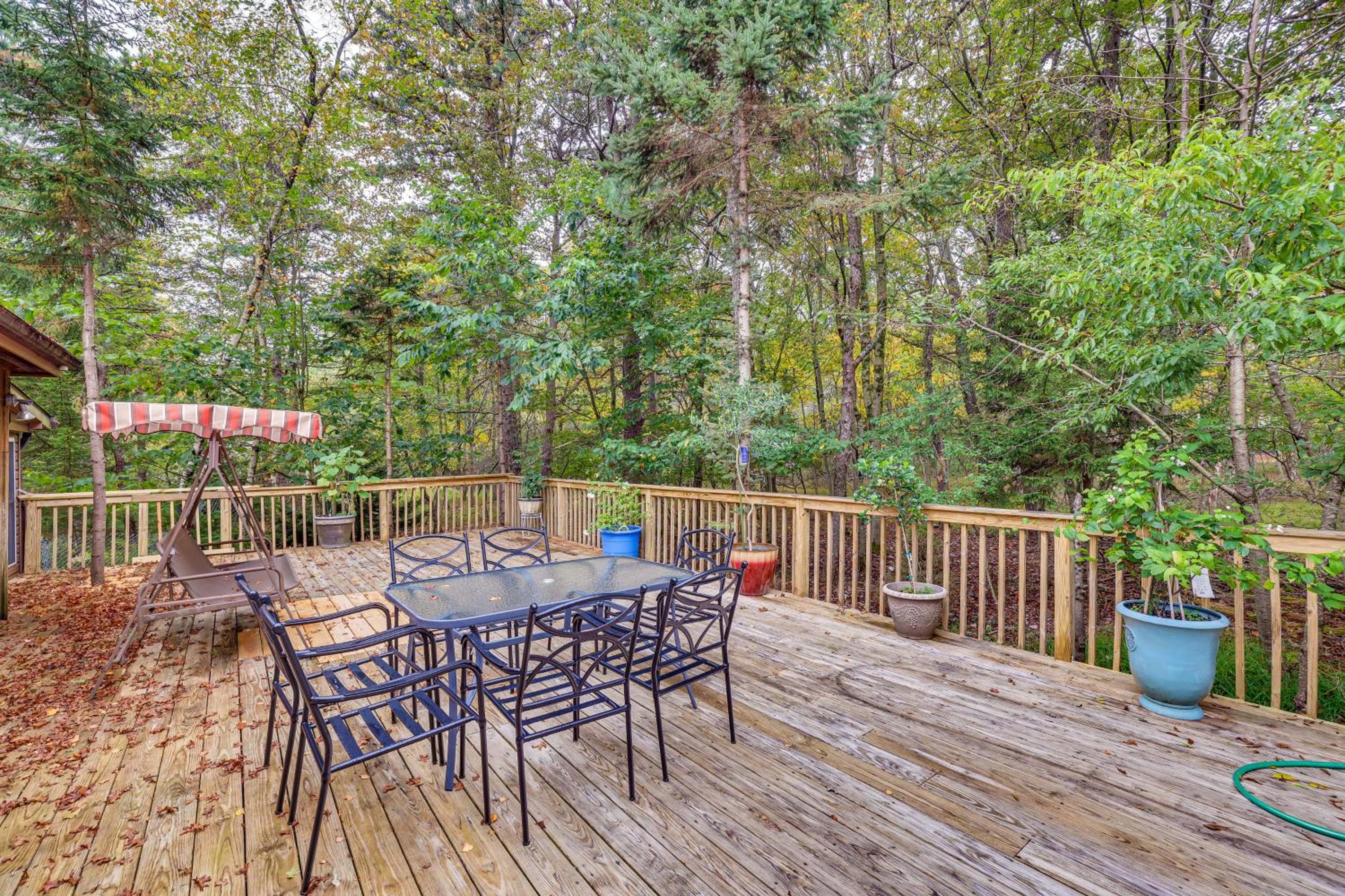 7 Mi to Big Boulder Mtn! Home with Pet-Friendly Yard