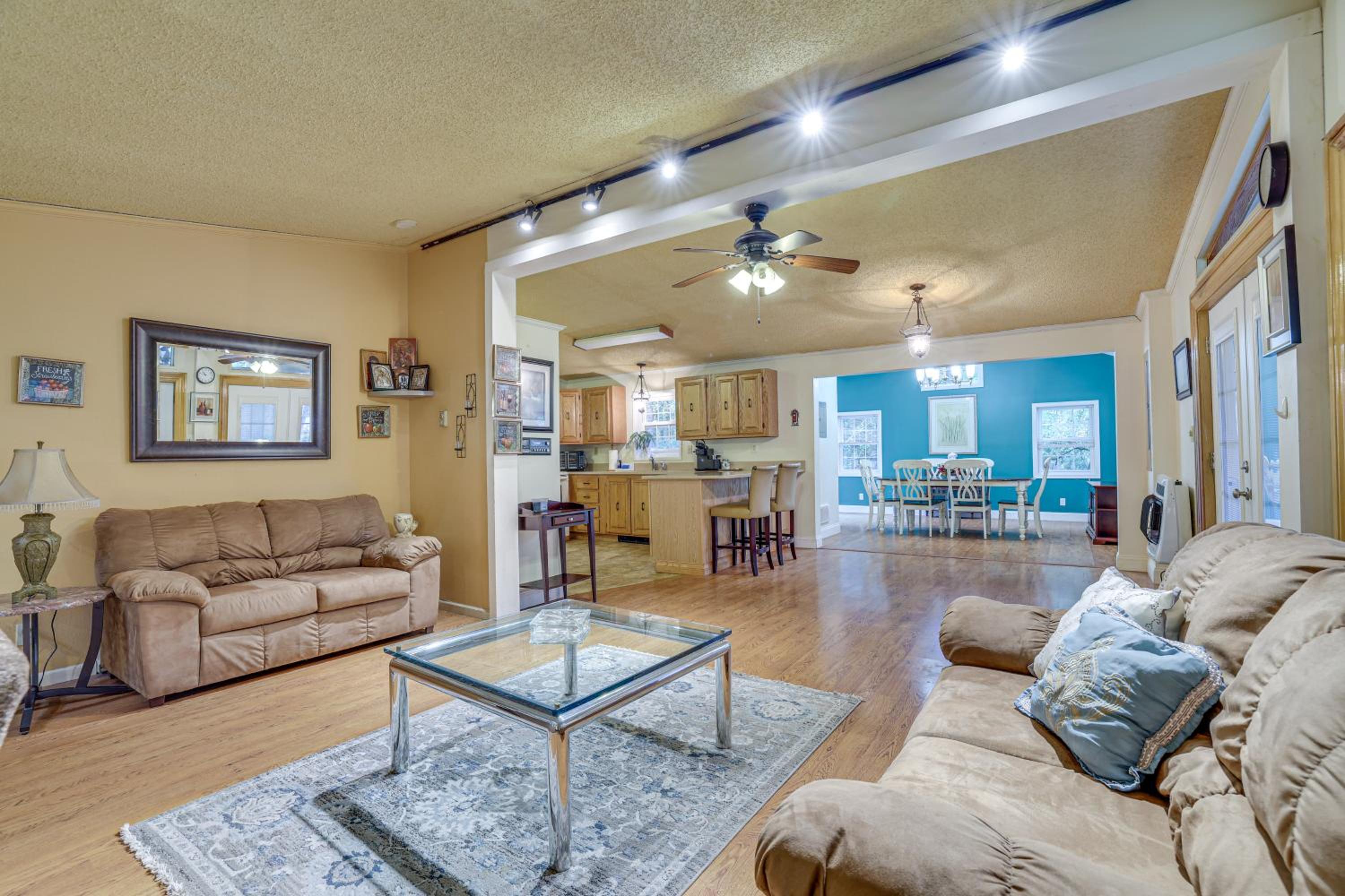 7 Mi to Big Boulder Mtn! Home with Pet-Friendly Yard