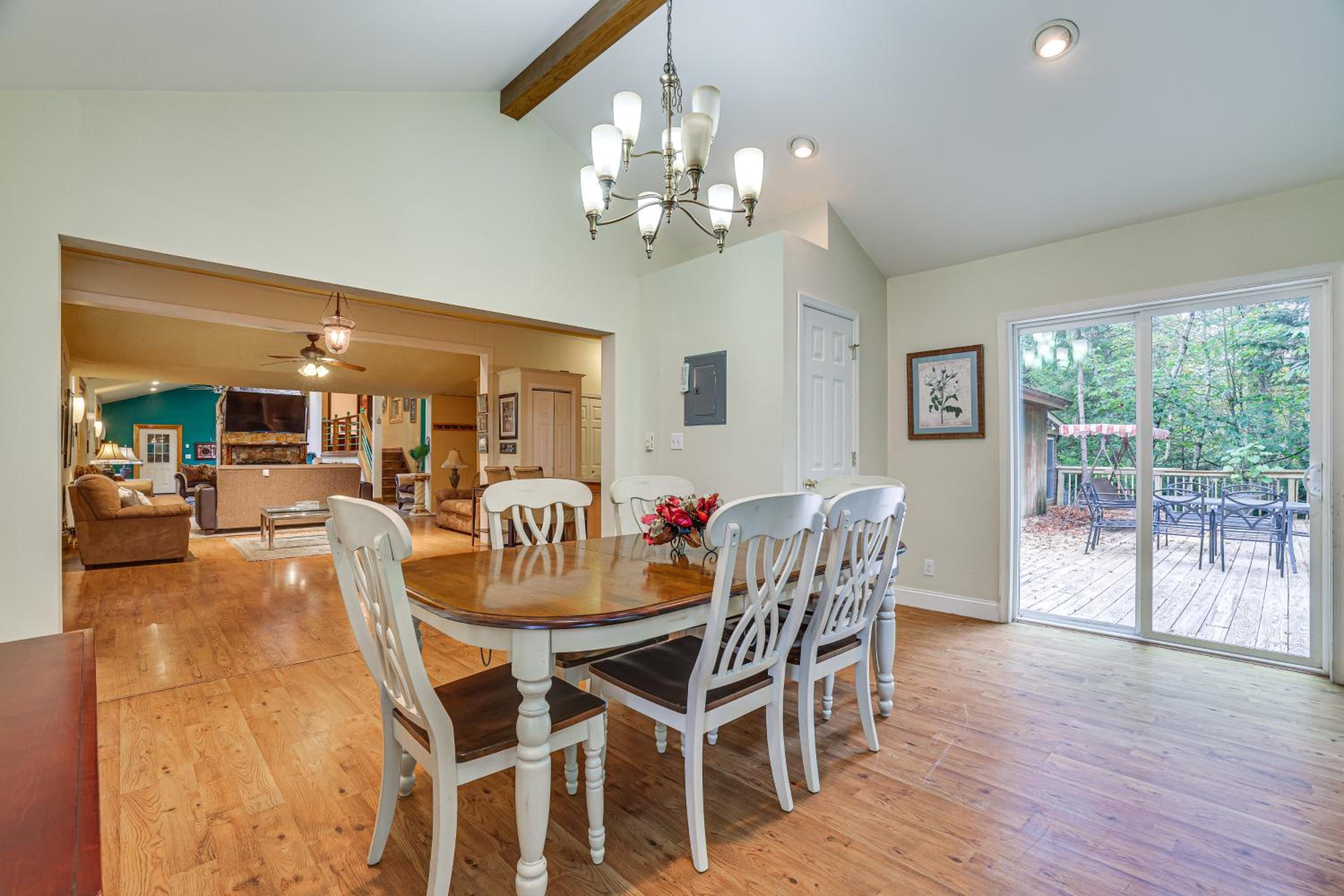 7 Mi to Big Boulder Mtn! Home with Pet-Friendly Yard
