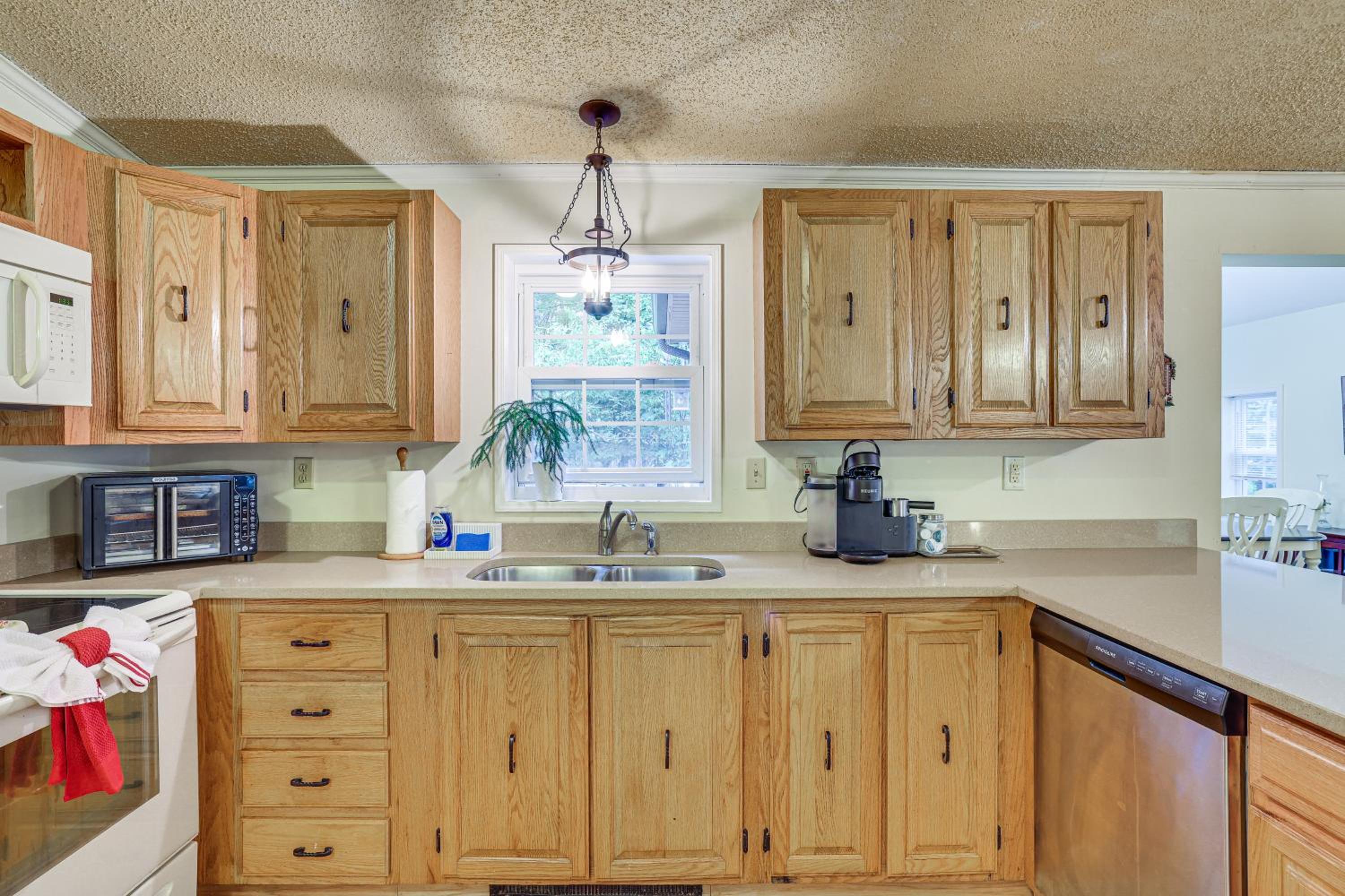 7 Mi to Big Boulder Mtn! Home with Pet-Friendly Yard