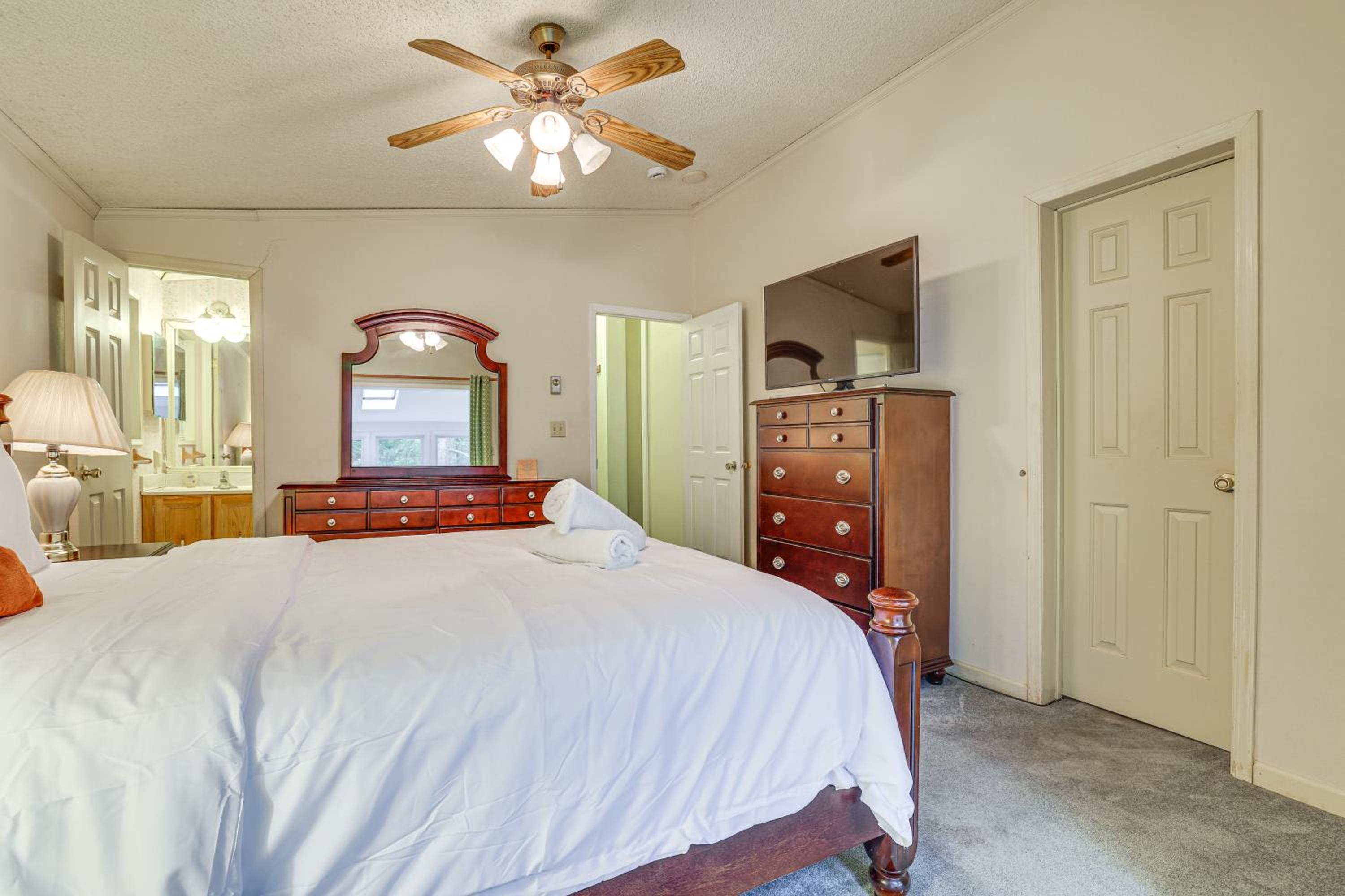 7 Mi to Big Boulder Mtn! Home with Pet-Friendly Yard