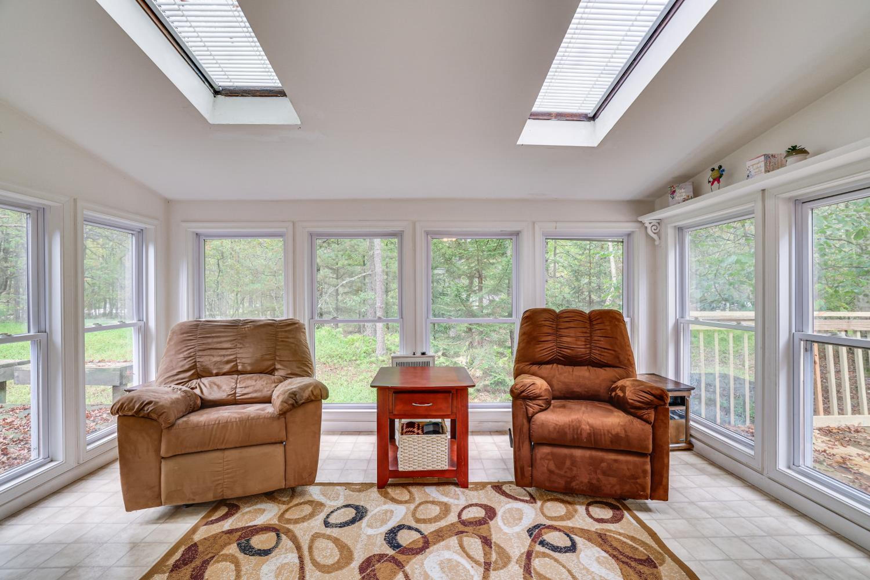 7 Mi to Big Boulder Mtn! Home with Pet-Friendly Yard