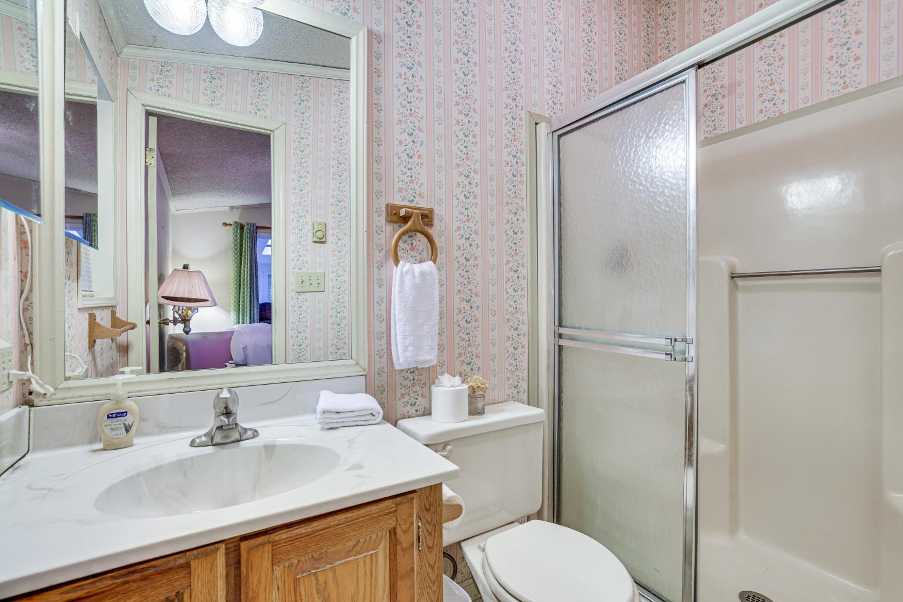 7 Mi to Big Boulder Mtn! Home with Pet-Friendly Yard
