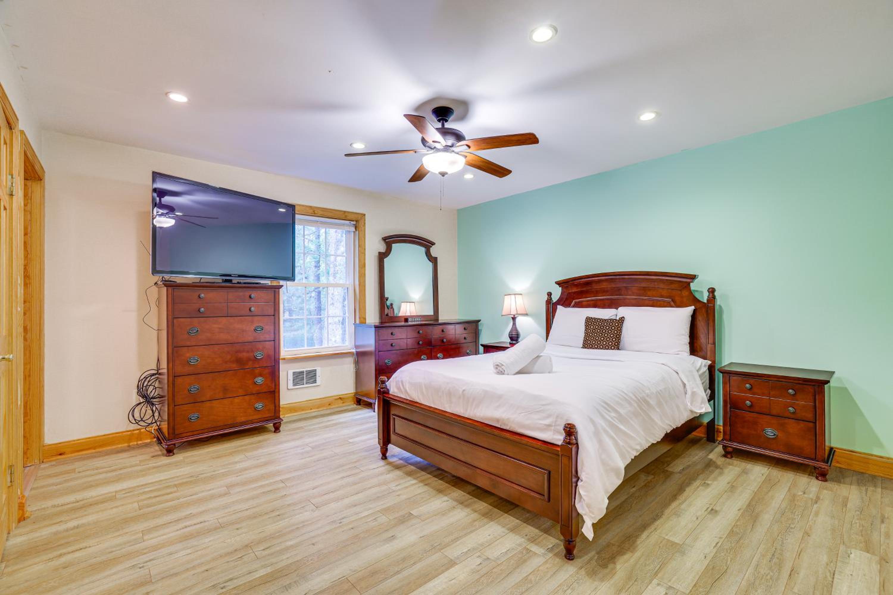 7 Mi to Big Boulder Mtn! Home with Pet-Friendly Yard