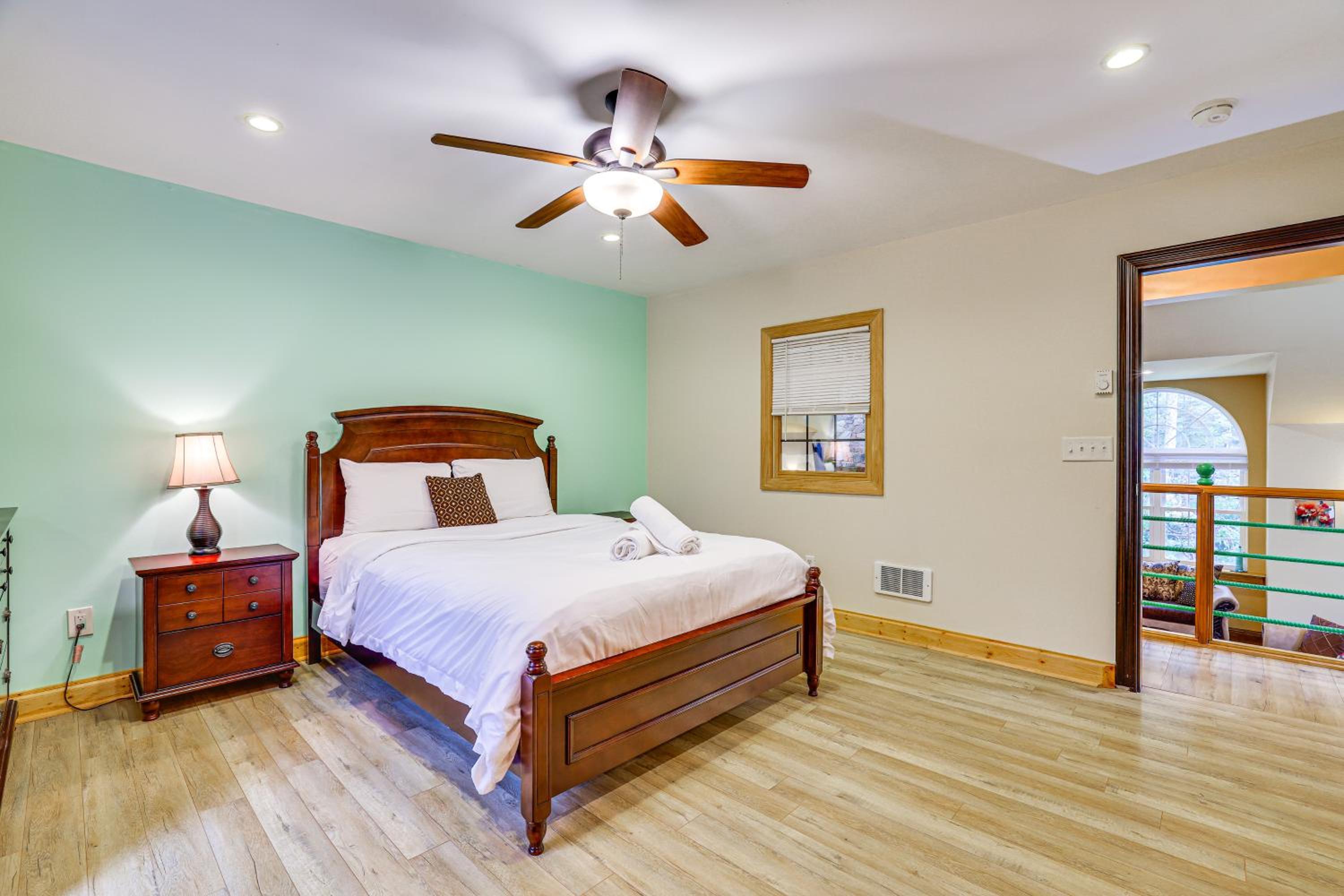 7 Mi to Big Boulder Mtn! Home with Pet-Friendly Yard