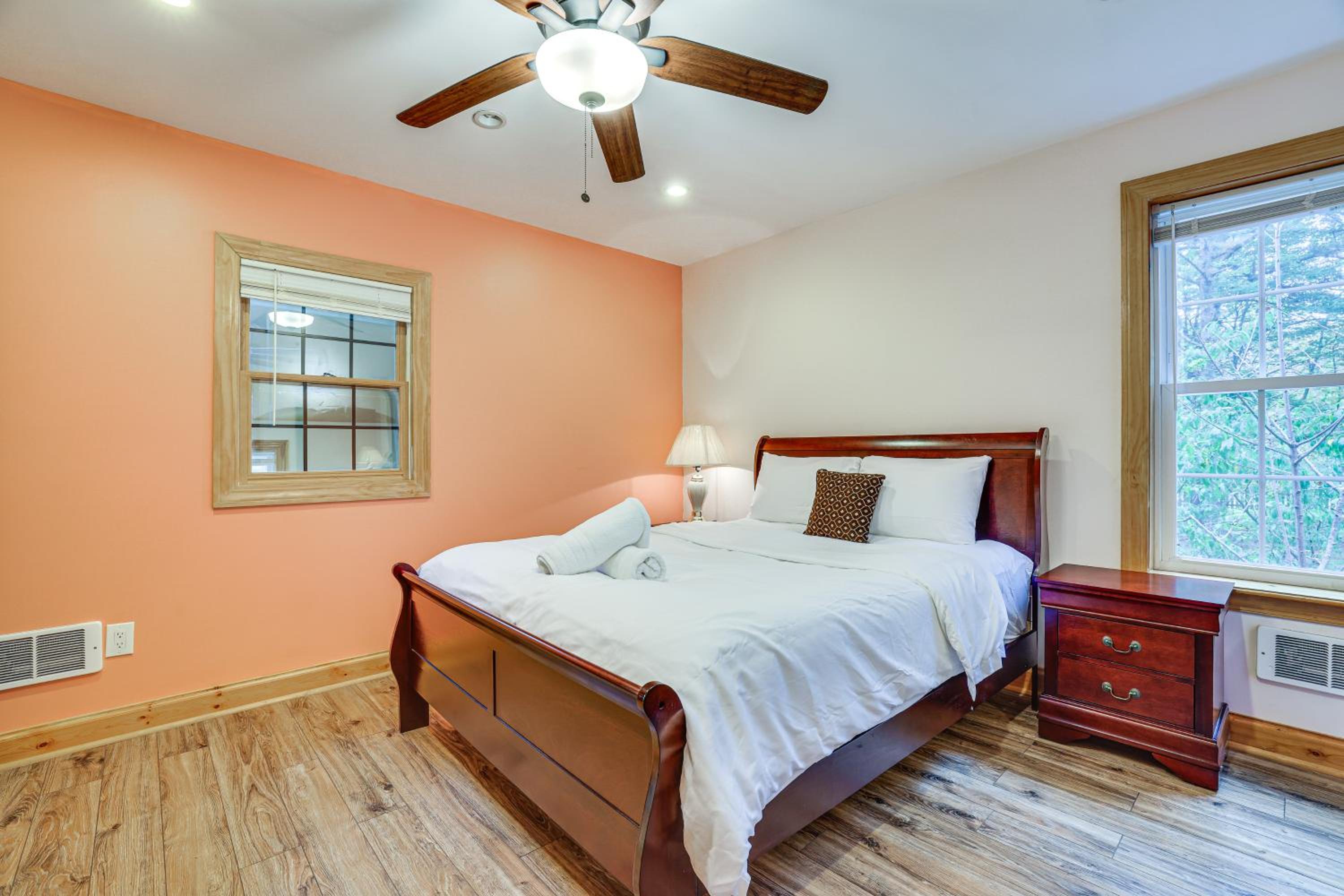 7 Mi to Big Boulder Mtn! Home with Pet-Friendly Yard