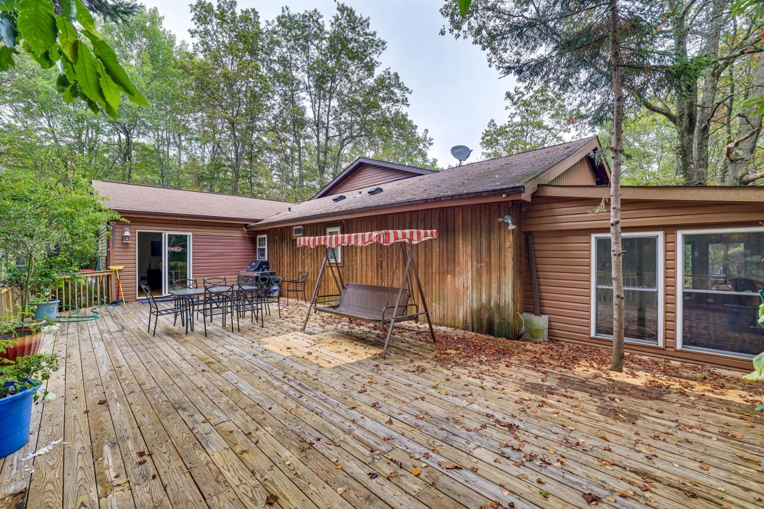 7 Mi to Big Boulder Mtn! Home with Pet-Friendly Yard