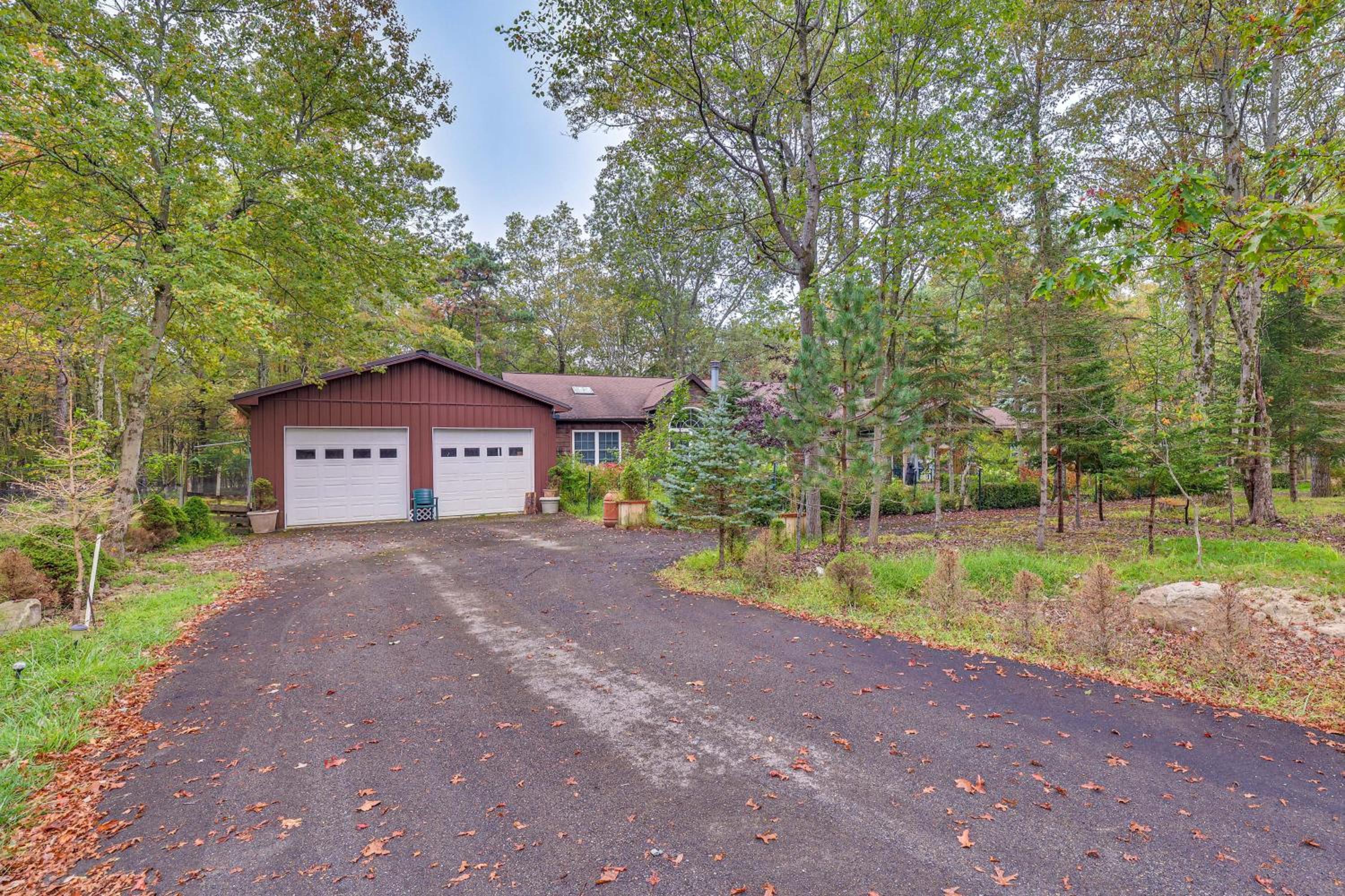 7 Mi to Big Boulder Mtn! Home with Pet-Friendly Yard