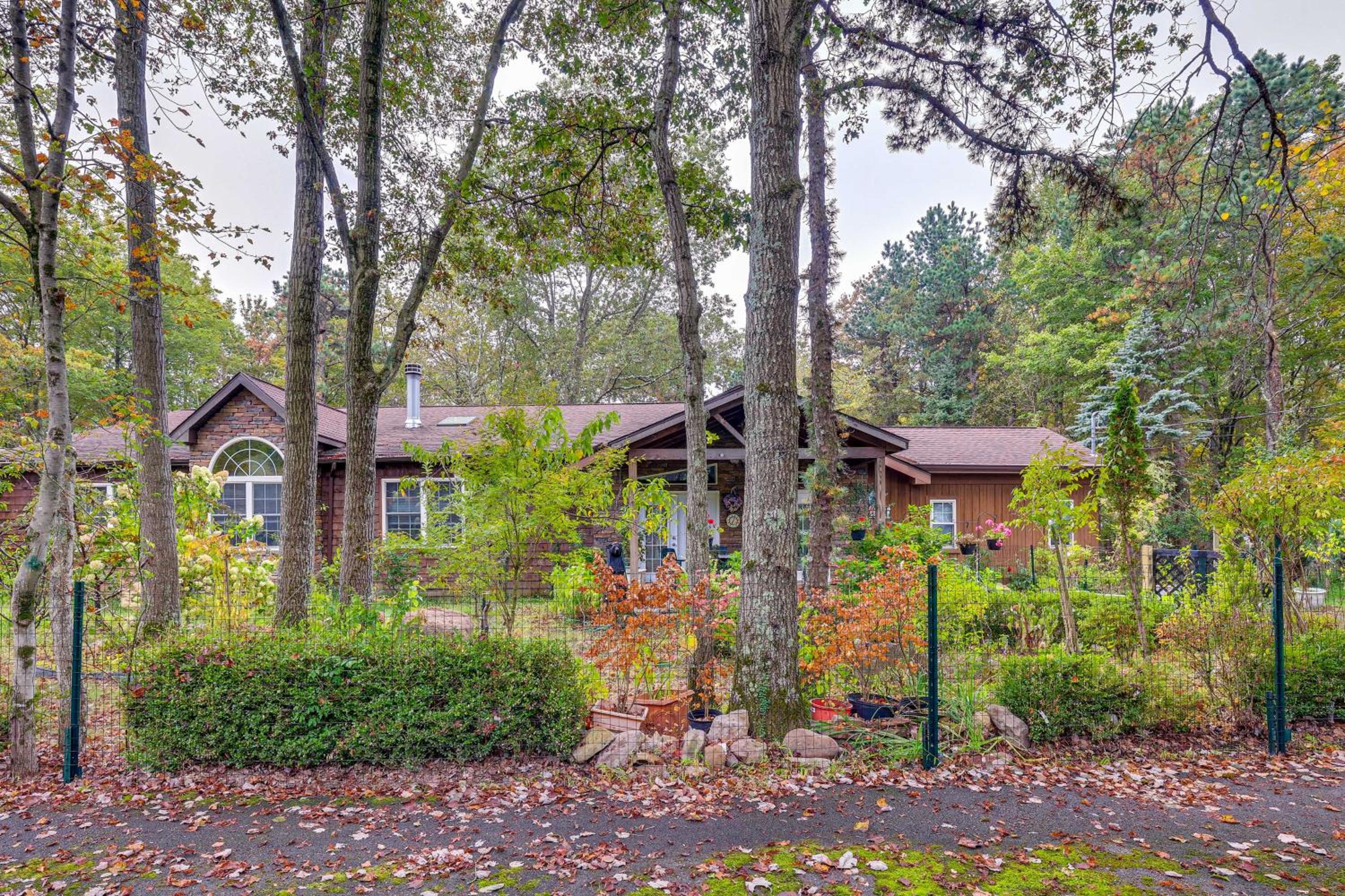 7 Mi to Big Boulder Mtn! Home with Pet-Friendly Yard