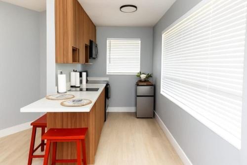 Dania Beach Getaway | 2 Studios for 6 Guests