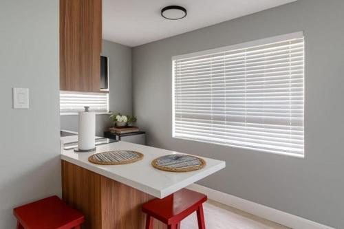 Dania Beach Getaway | 2 Studios for 6 Guests