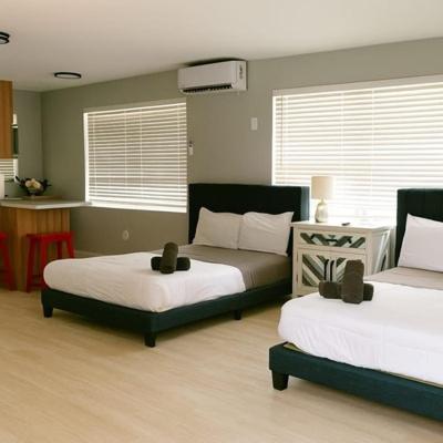 Dania Beach Getaway | 2 Studios for 6 Guests