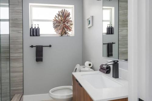 Dania Beach Getaway | 2 Studios for 6 Guests