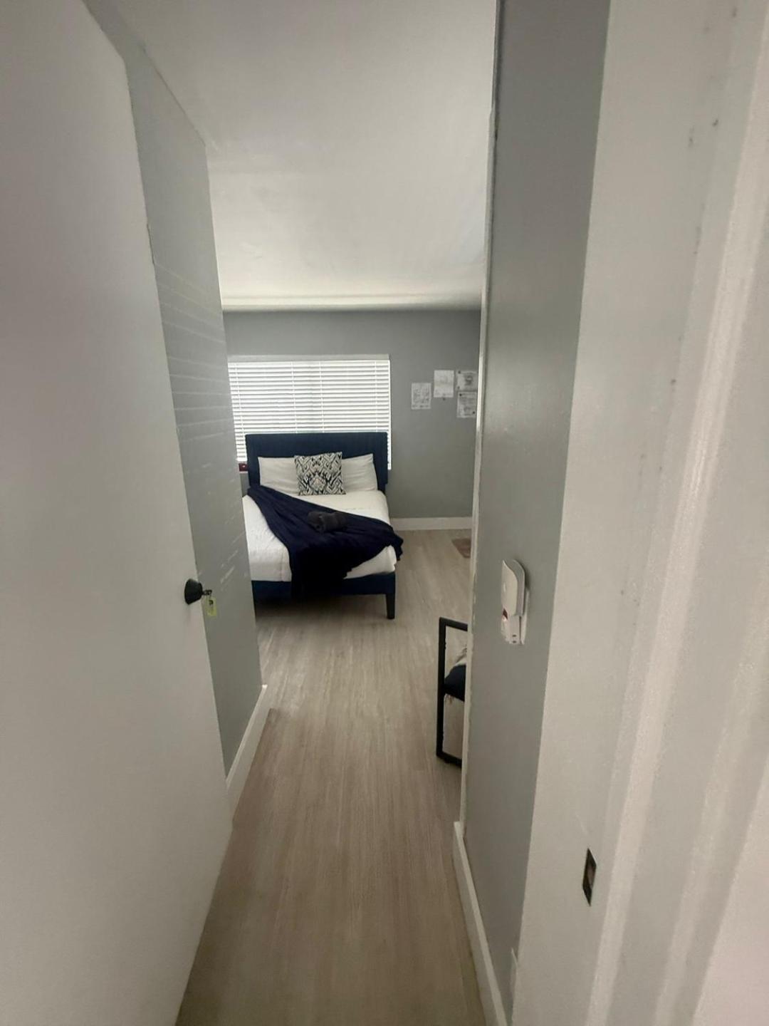 Dania Beach Getaway | 2 Studios for 6 Guests