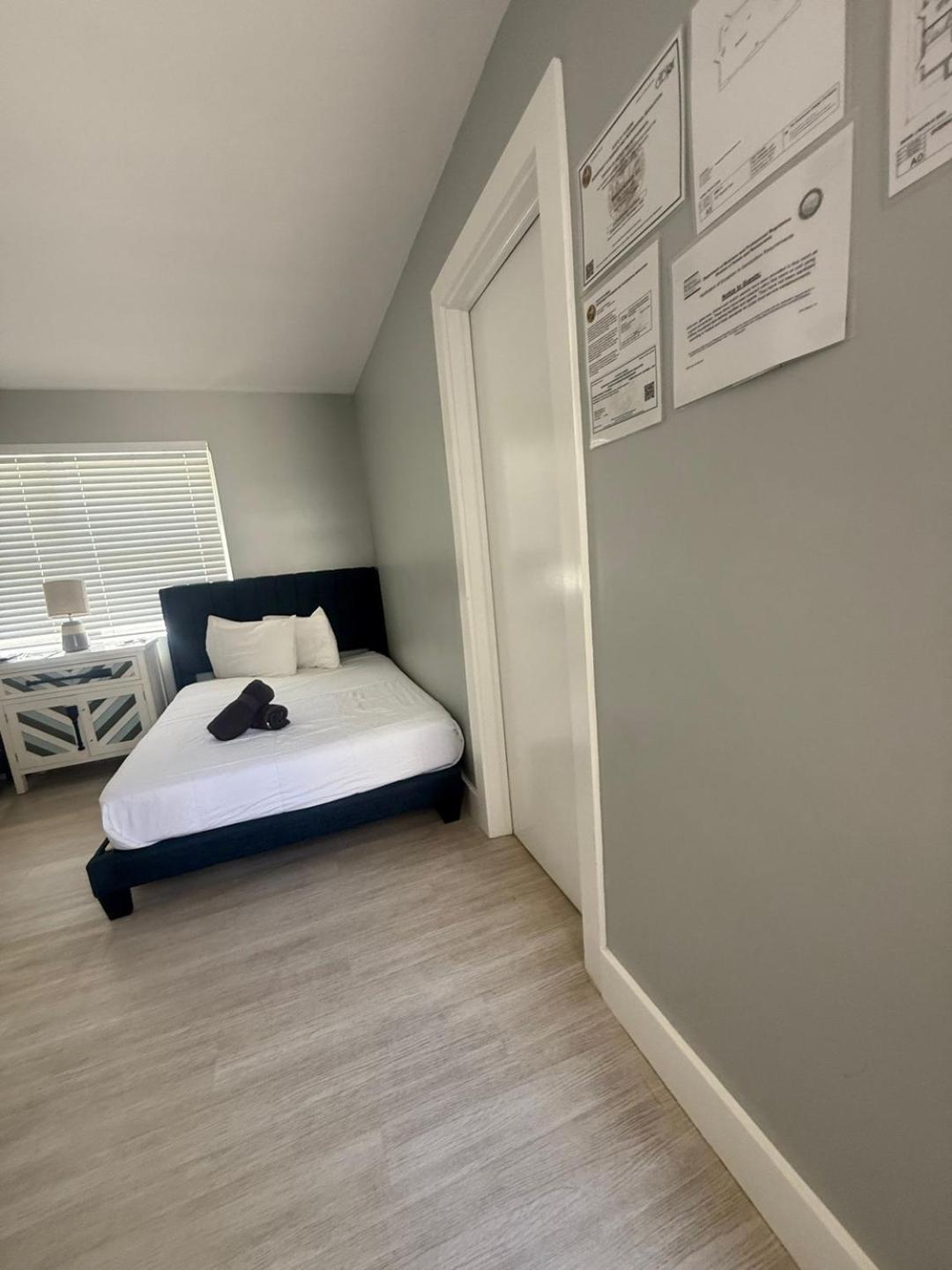 Dania Beach Getaway | 2 Studios for 6 Guests