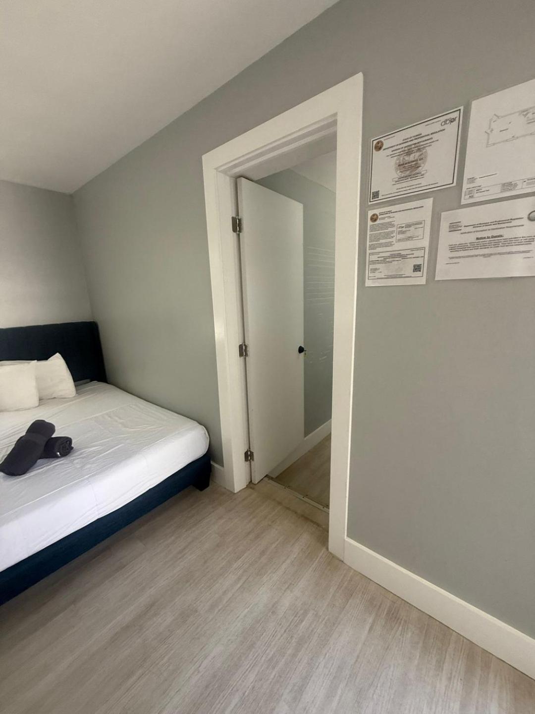 Dania Beach Getaway | 2 Studios for 6 Guests
