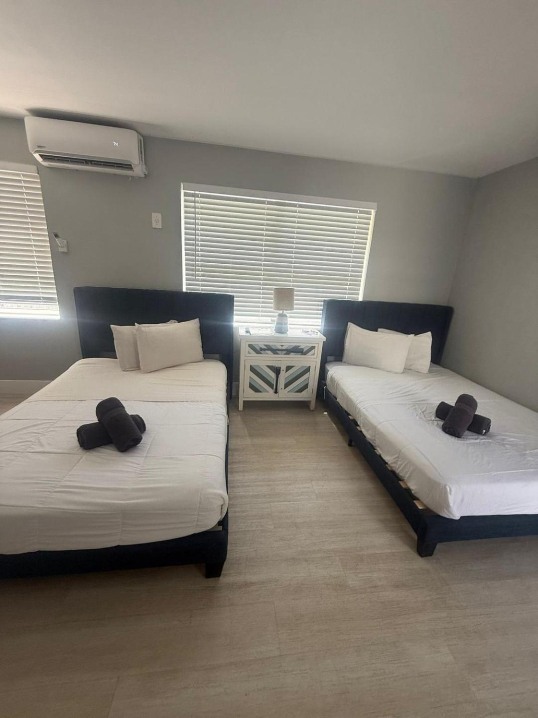 Dania Beach Getaway | 2 Studios for 6 Guests
