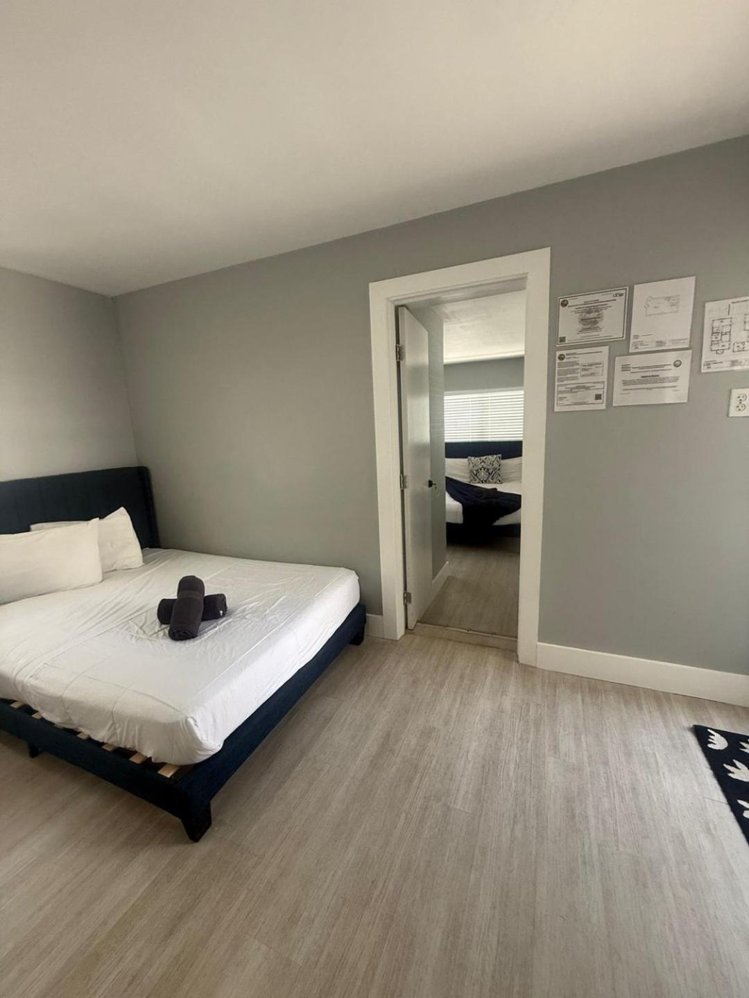 Dania Beach Getaway | 2 Studios for 6 Guests