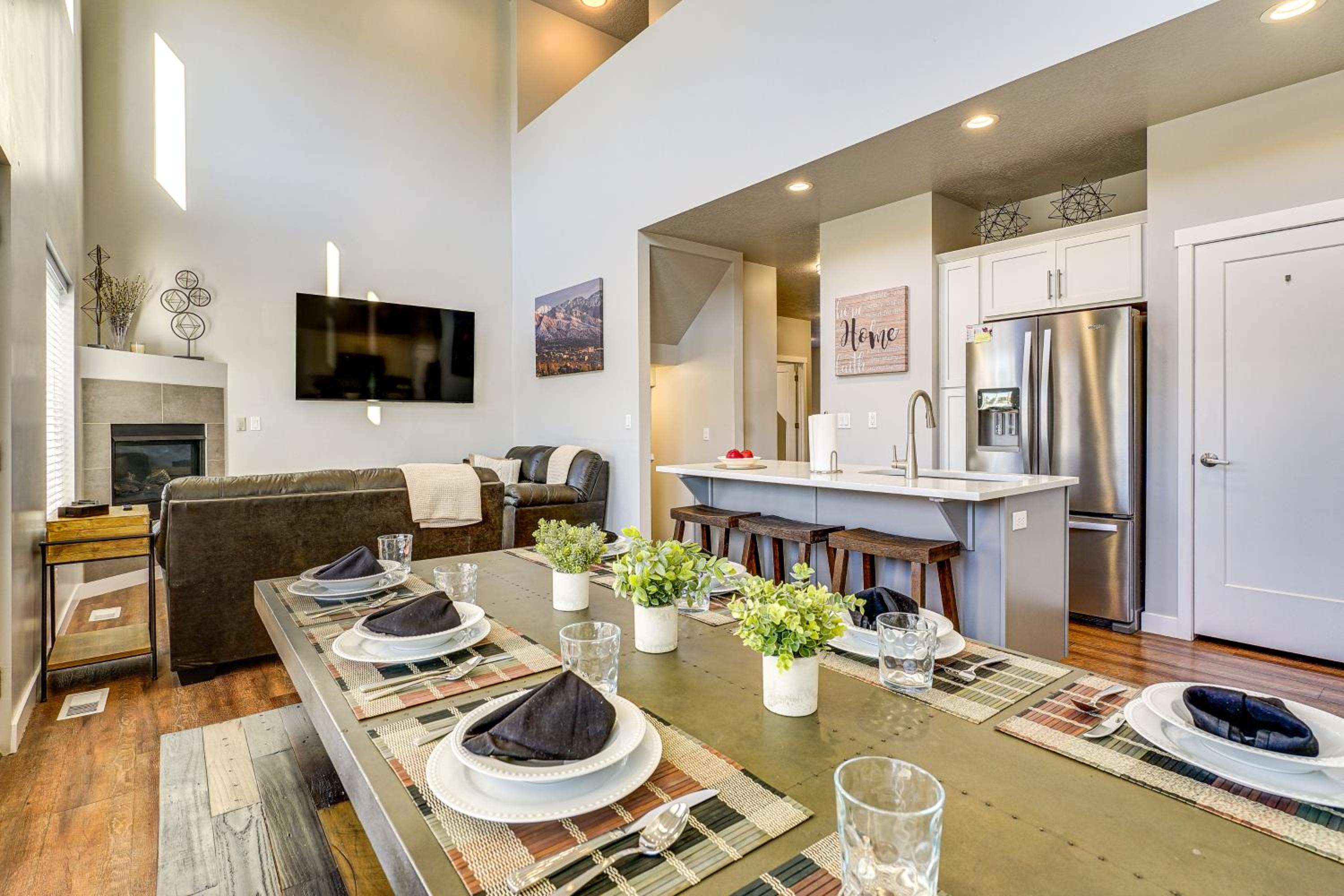 Room to Work and Relax! SLC Townhome with Office, Yard