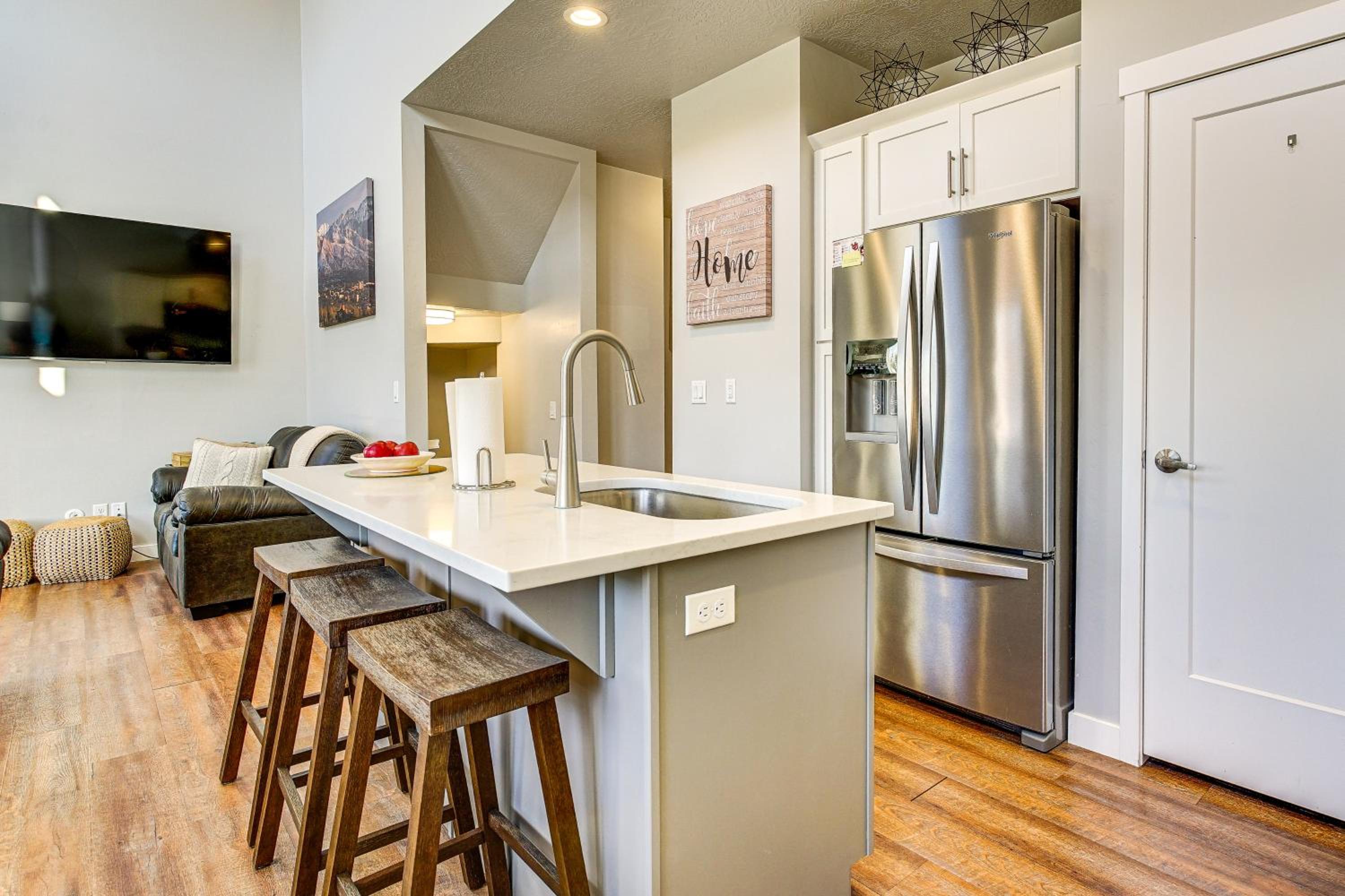 Room to Work and Relax! SLC Townhome with Office, Yard