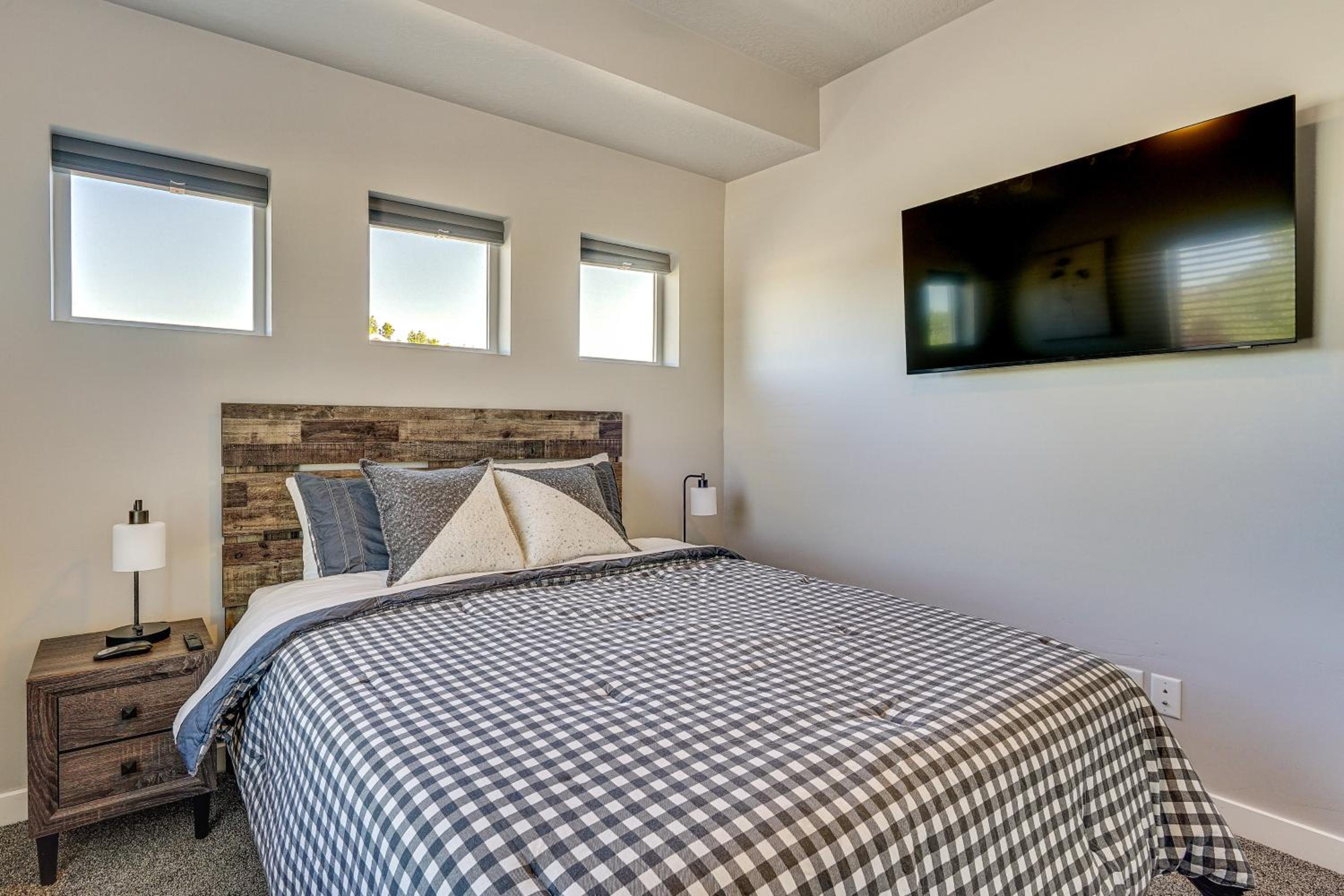 Room to Work and Relax! SLC Townhome with Office, Yard