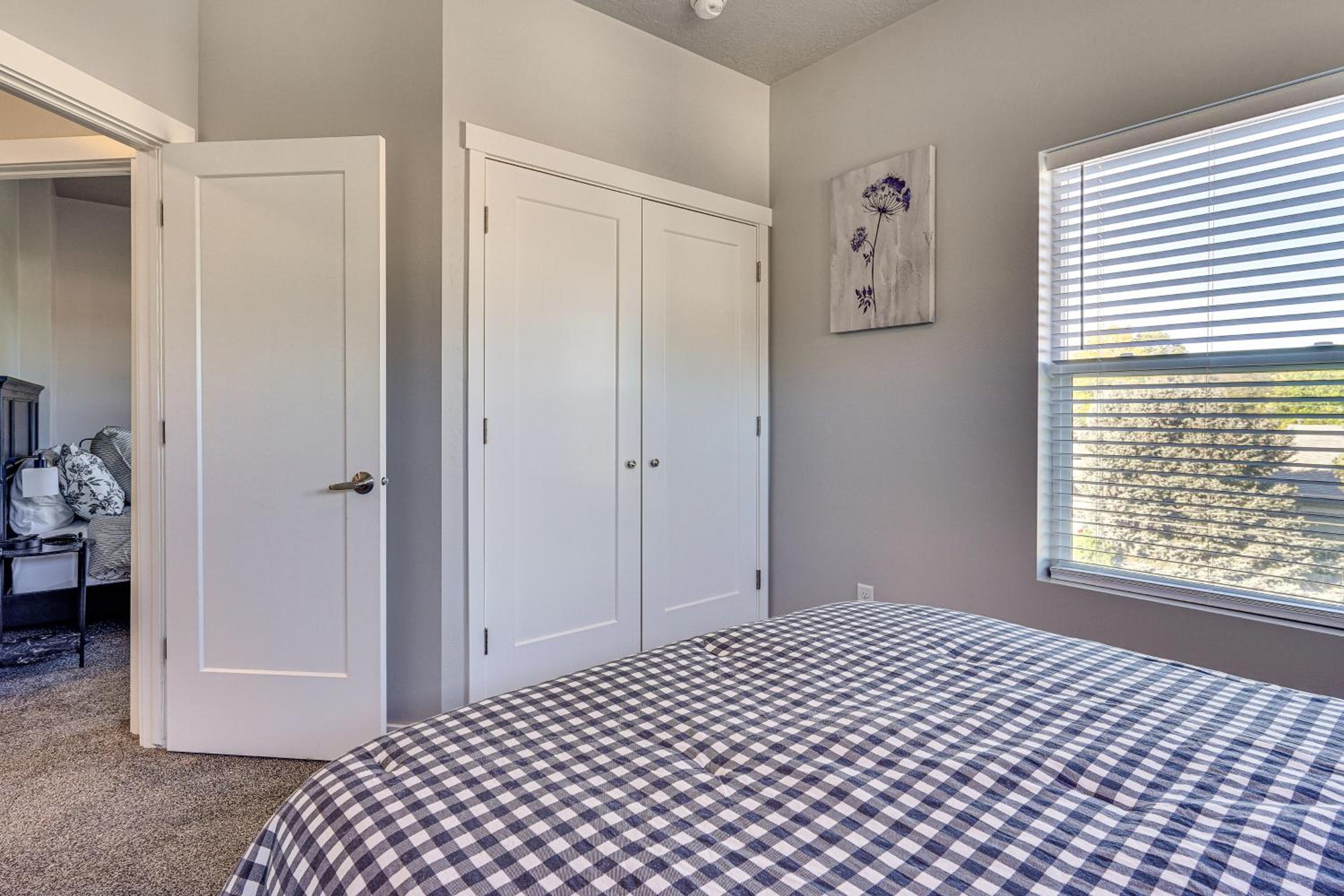 Room to Work and Relax! SLC Townhome with Office, Yard