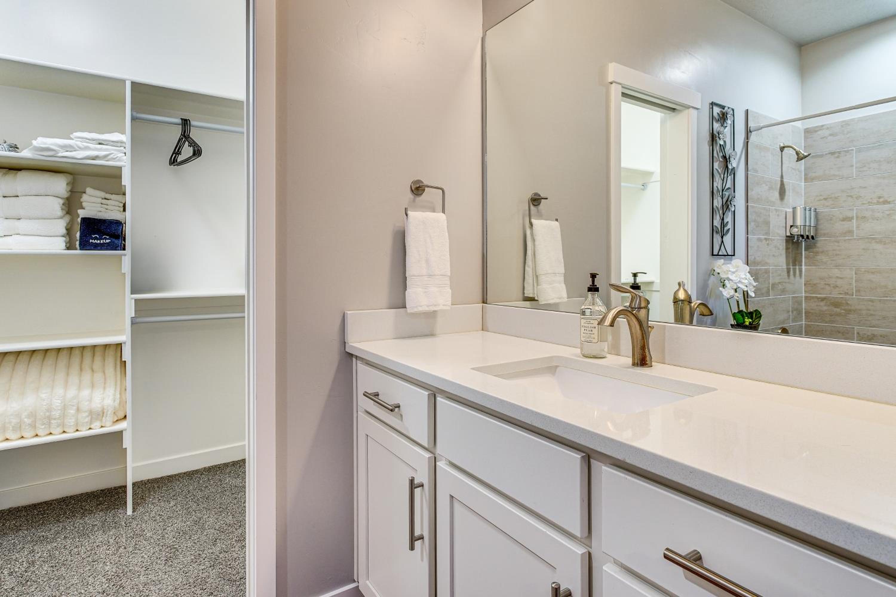 Room to Work and Relax! SLC Townhome with Office, Yard