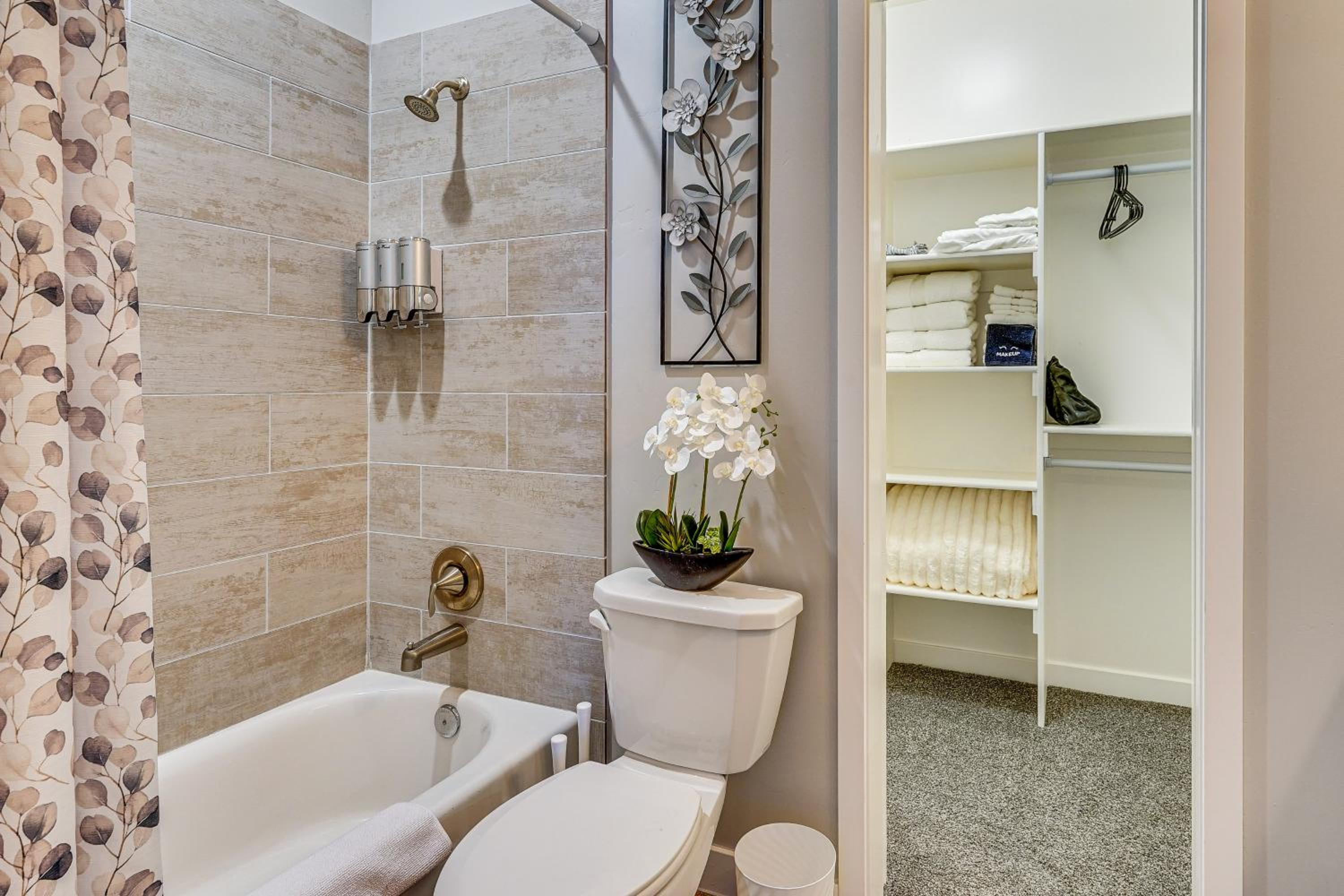 Room to Work and Relax! SLC Townhome with Office, Yard