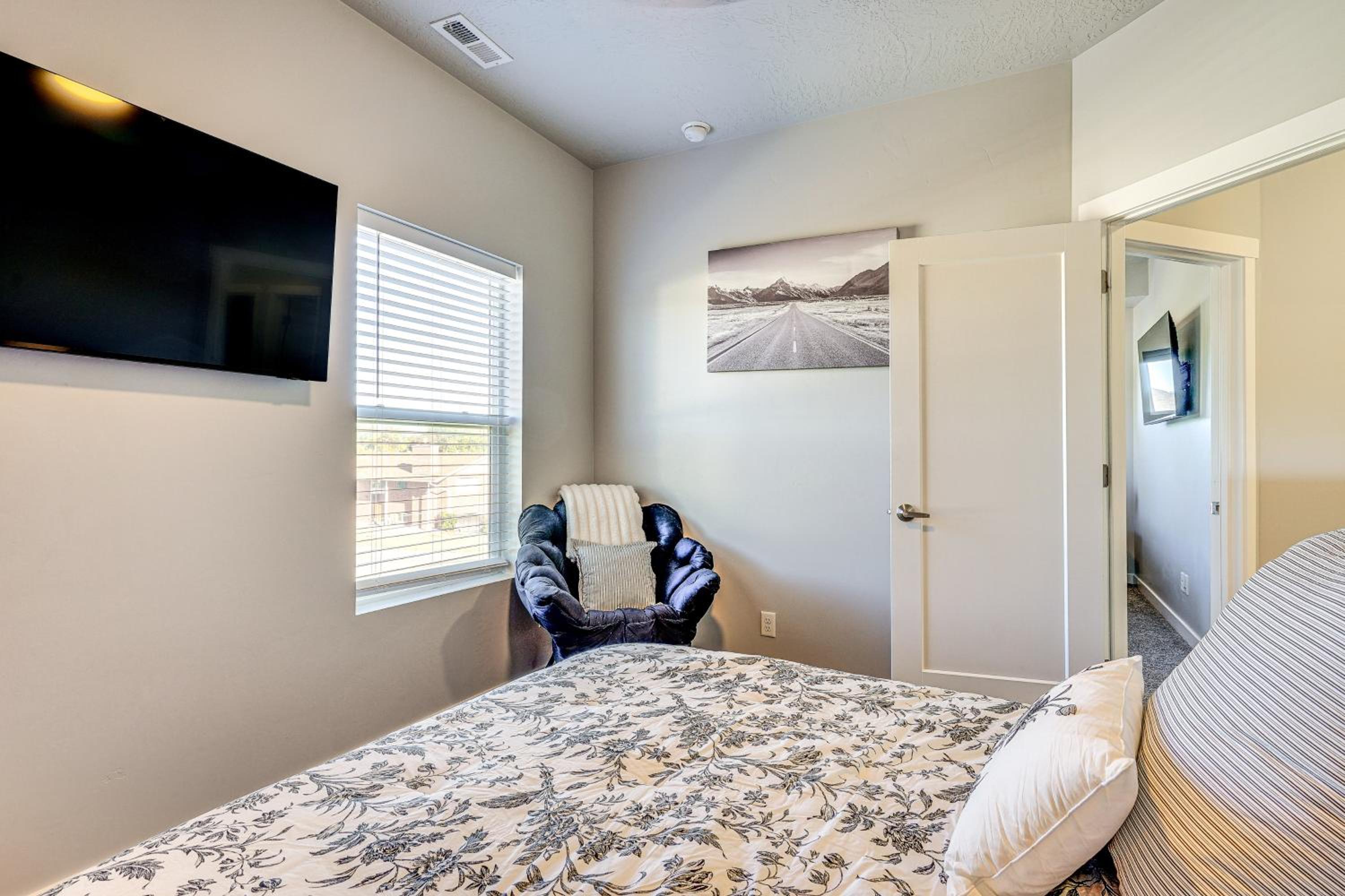 Room to Work and Relax! SLC Townhome with Office, Yard
