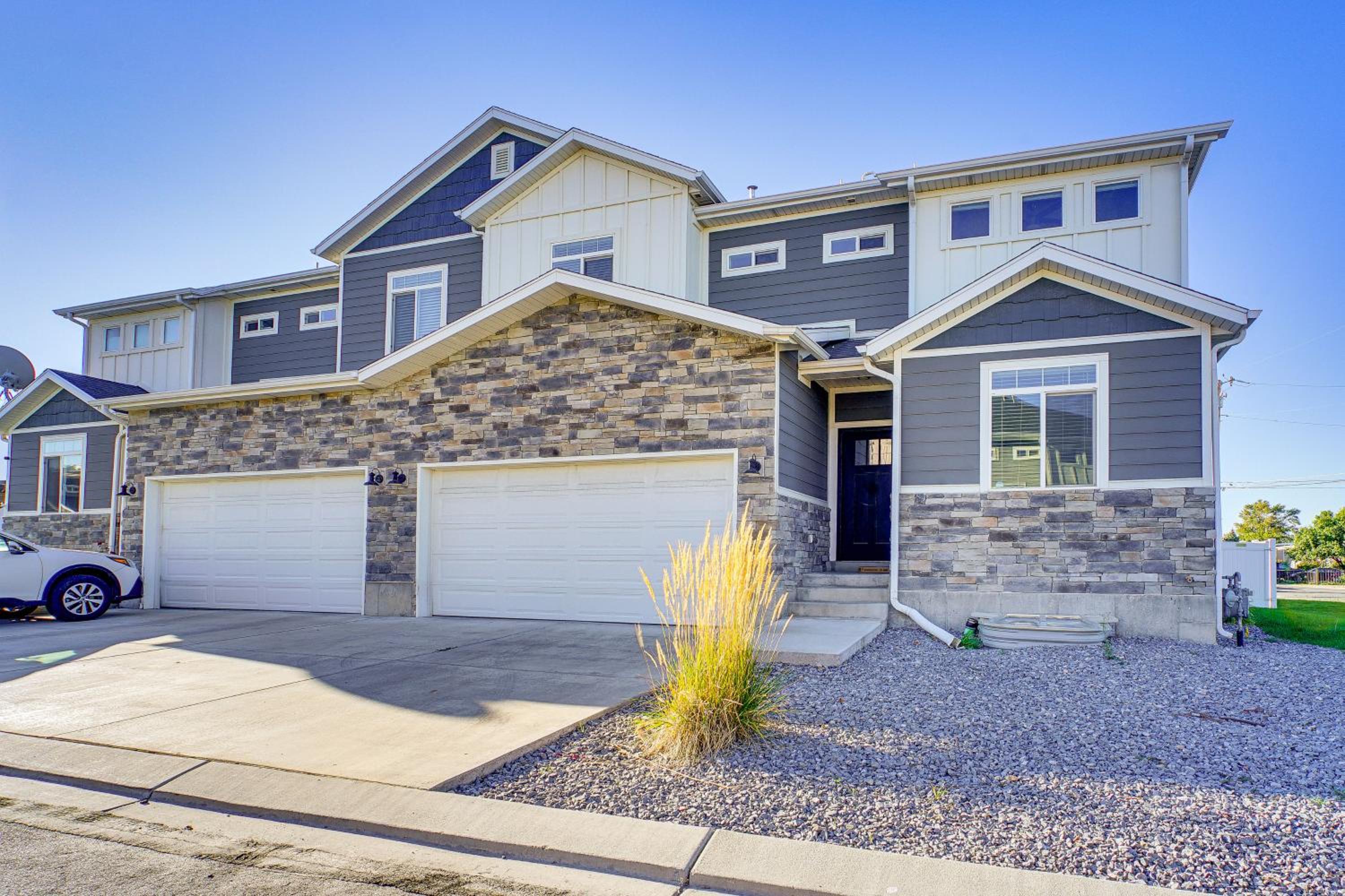 Room to Work and Relax! SLC Townhome with Office, Yard