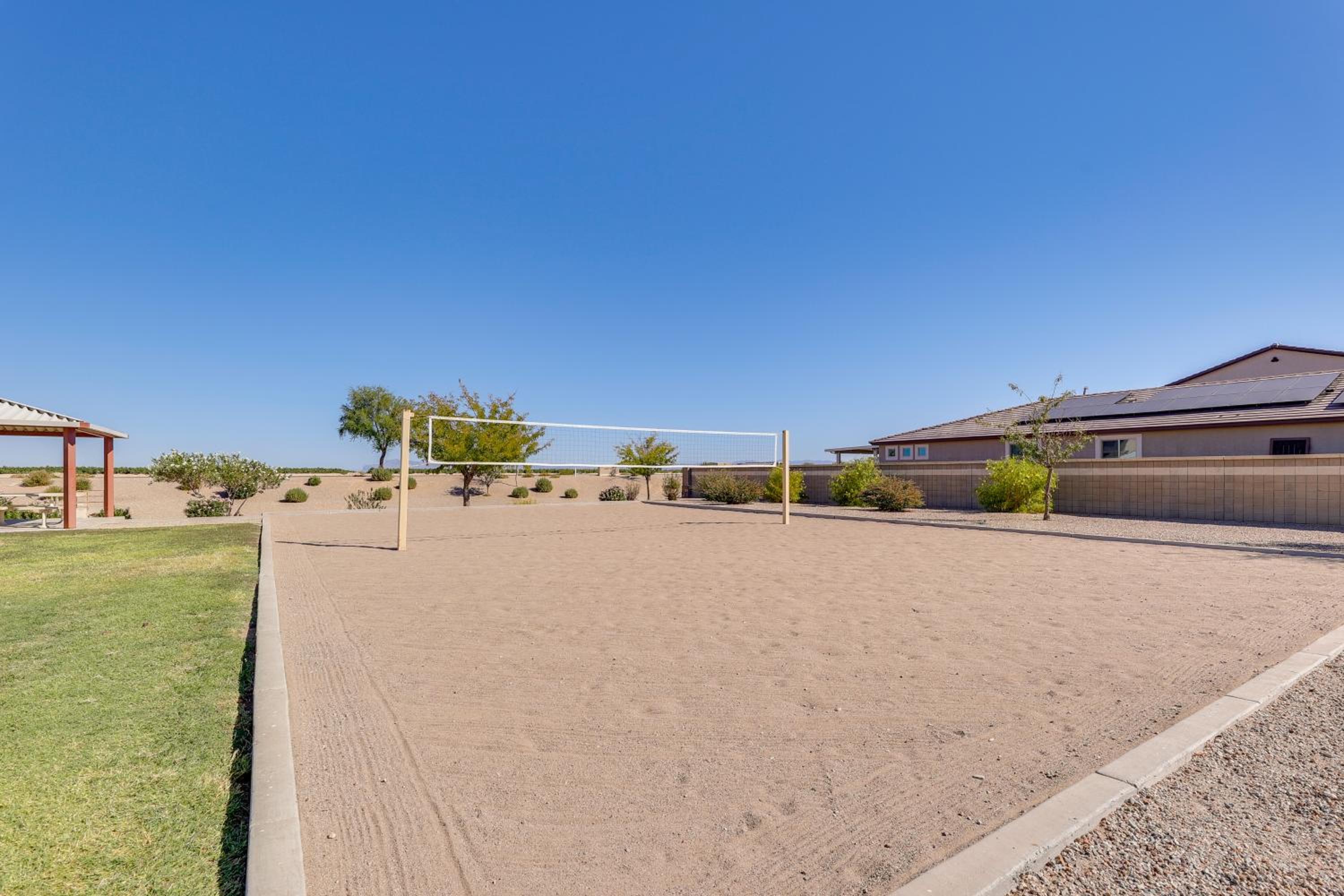 Suburban Family Home 7 Mi to Poston Butte Preserve