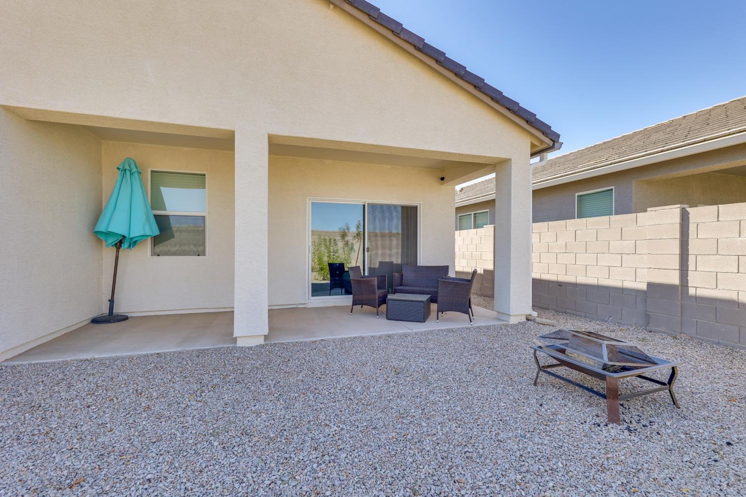 Suburban Family Home 7 Mi to Poston Butte Preserve