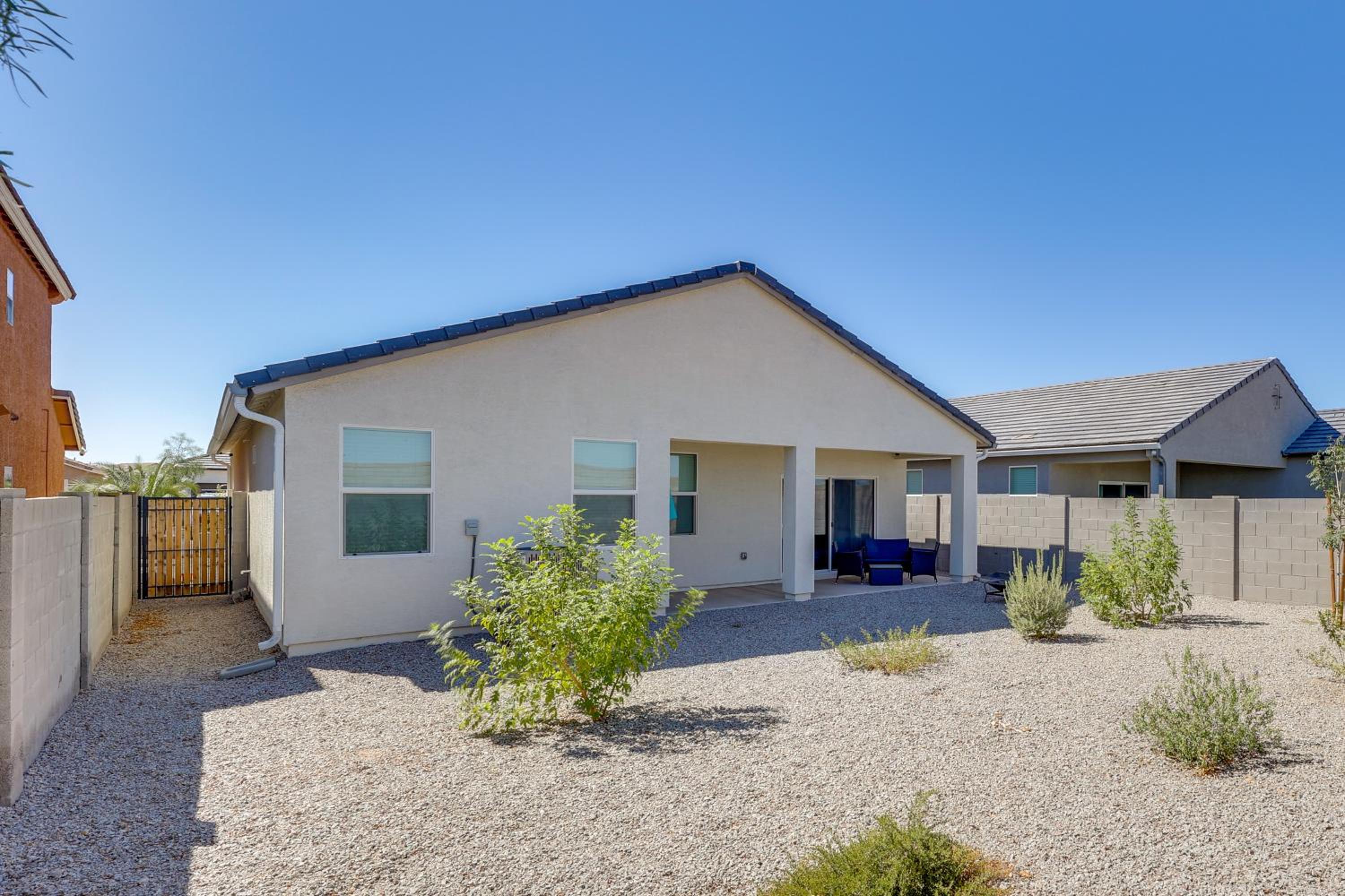 Suburban Family Home 7 Mi to Poston Butte Preserve