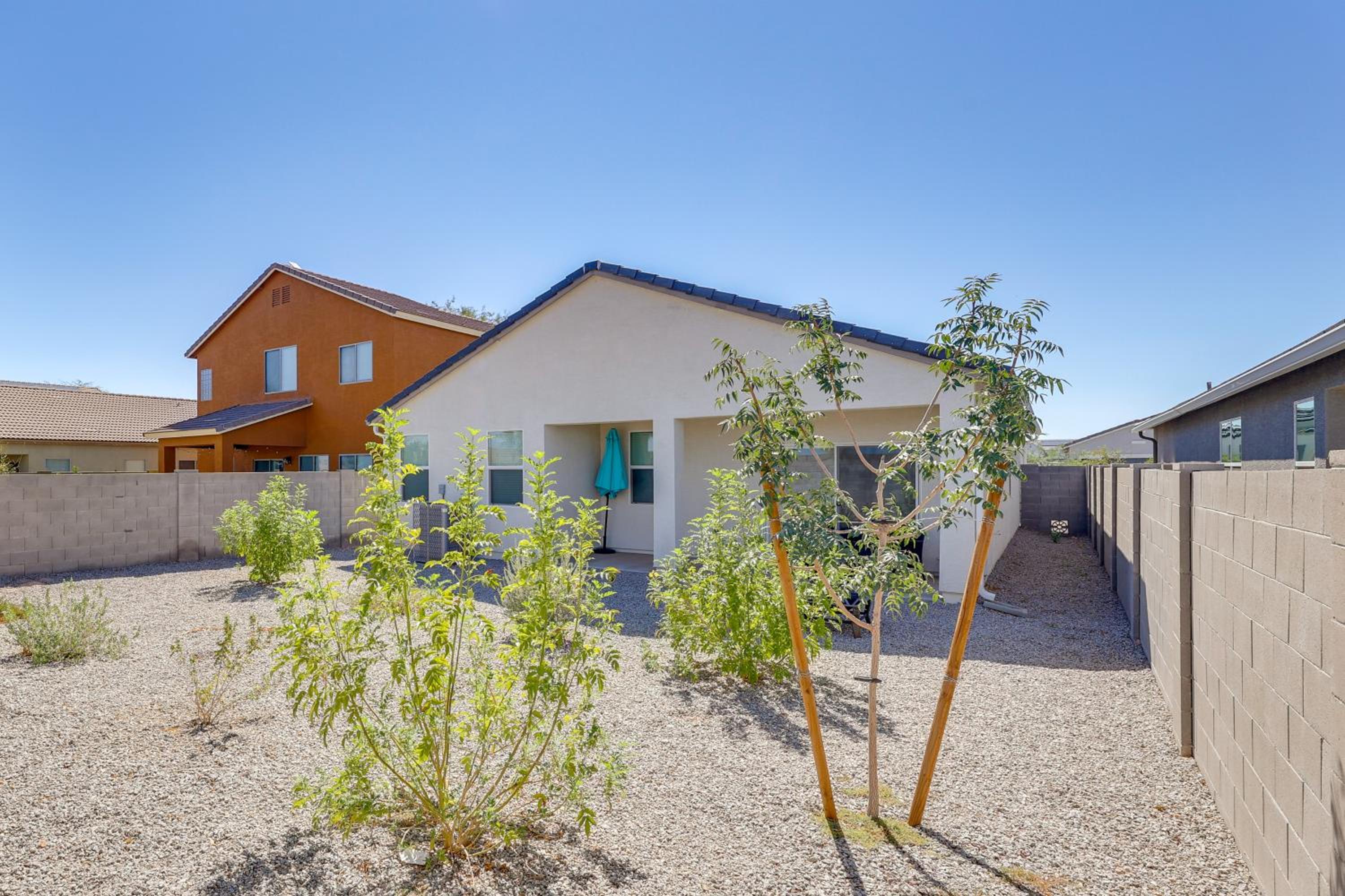 Suburban Family Home 7 Mi to Poston Butte Preserve